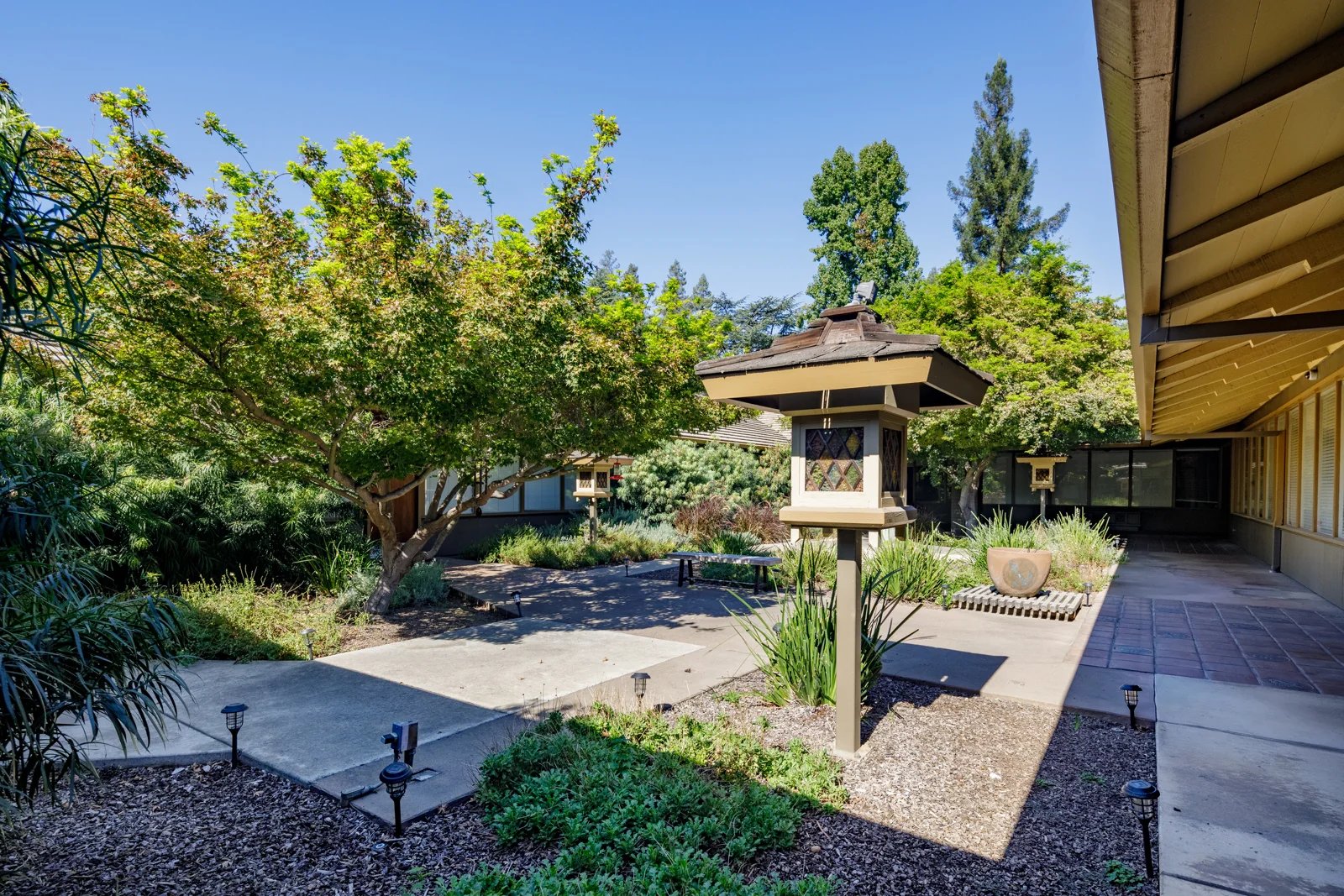 730 Howe Ave - photo 4 - Sacramento, CA