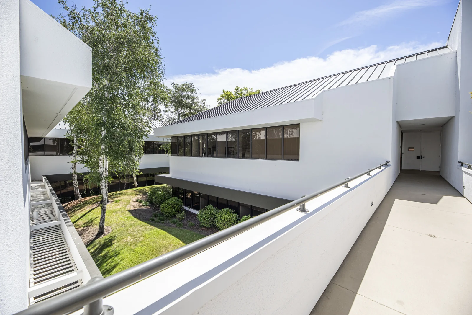 1451 River Park Drive - photo 4 - Sacramento, CA