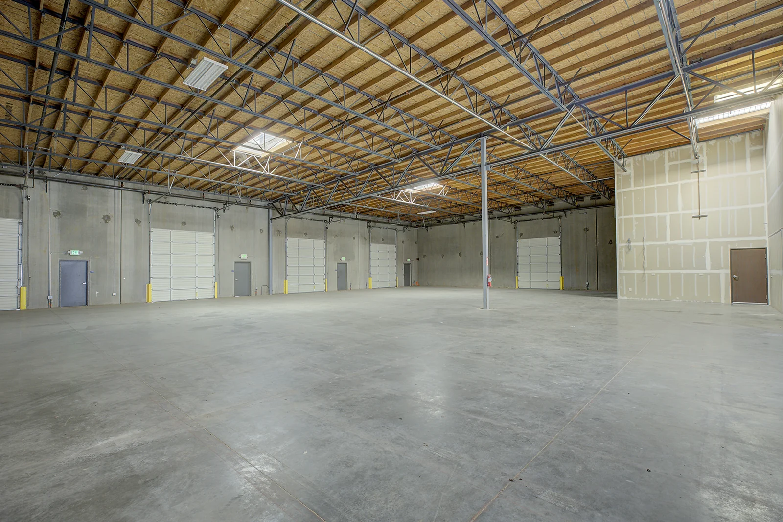 10273 Iron Rock Way — Lease in Elk Grove, CA, photo 2 of 2