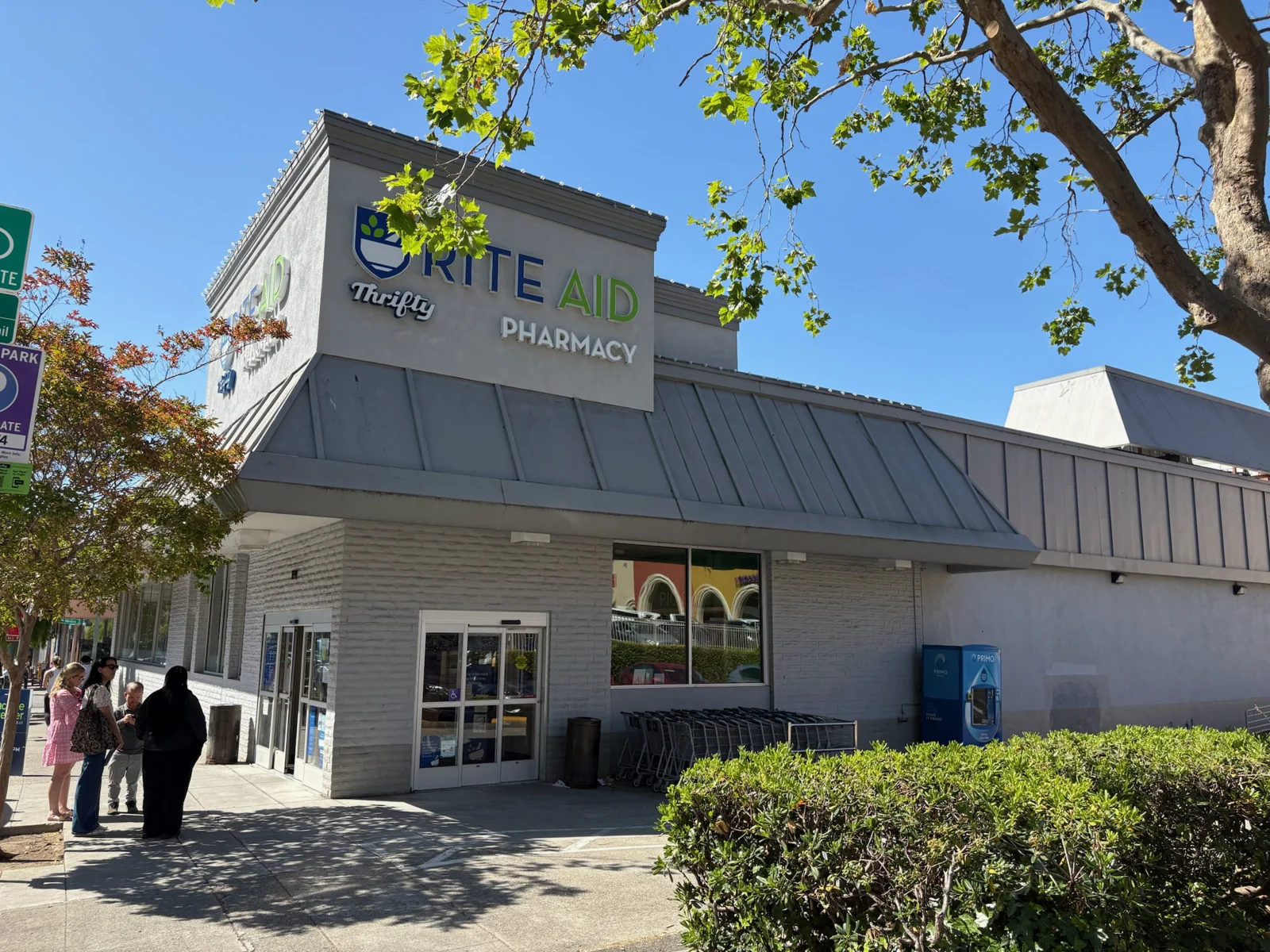 Retail in Oakland, CA — Lease in Oakland, CA, photo 2 of 8