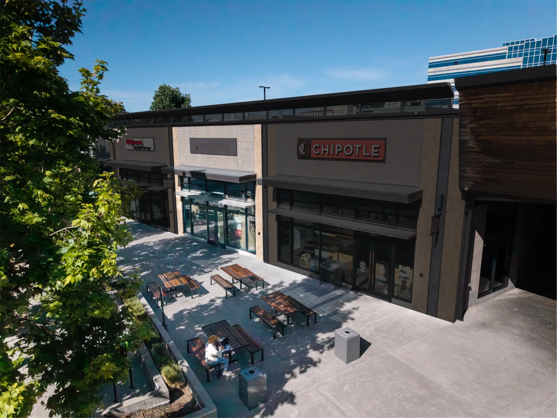 Retail in Oakland, CA — Lease in Oakland, CA, photo 3 of 8