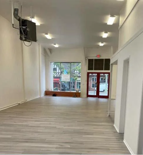 Retail in Oakland, CA — Lease in Oakland, CA, photo 3 of 4