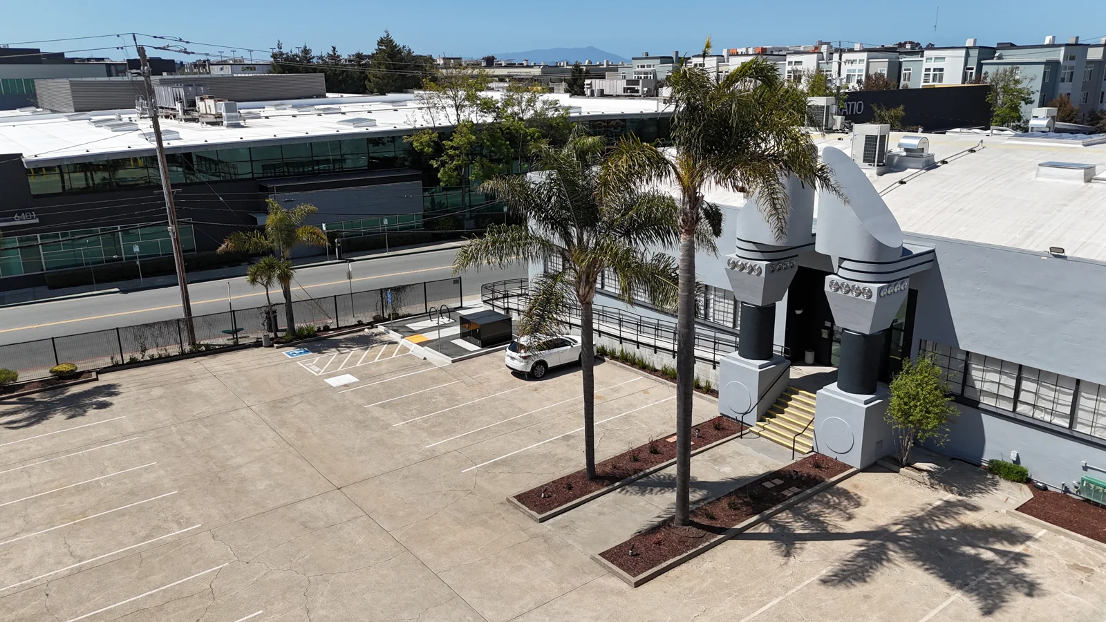 1375 Ocean Avenue / 6400 Hollis Street - Jellybean — Lease in Emeryville, CA, photo 2 of 4
