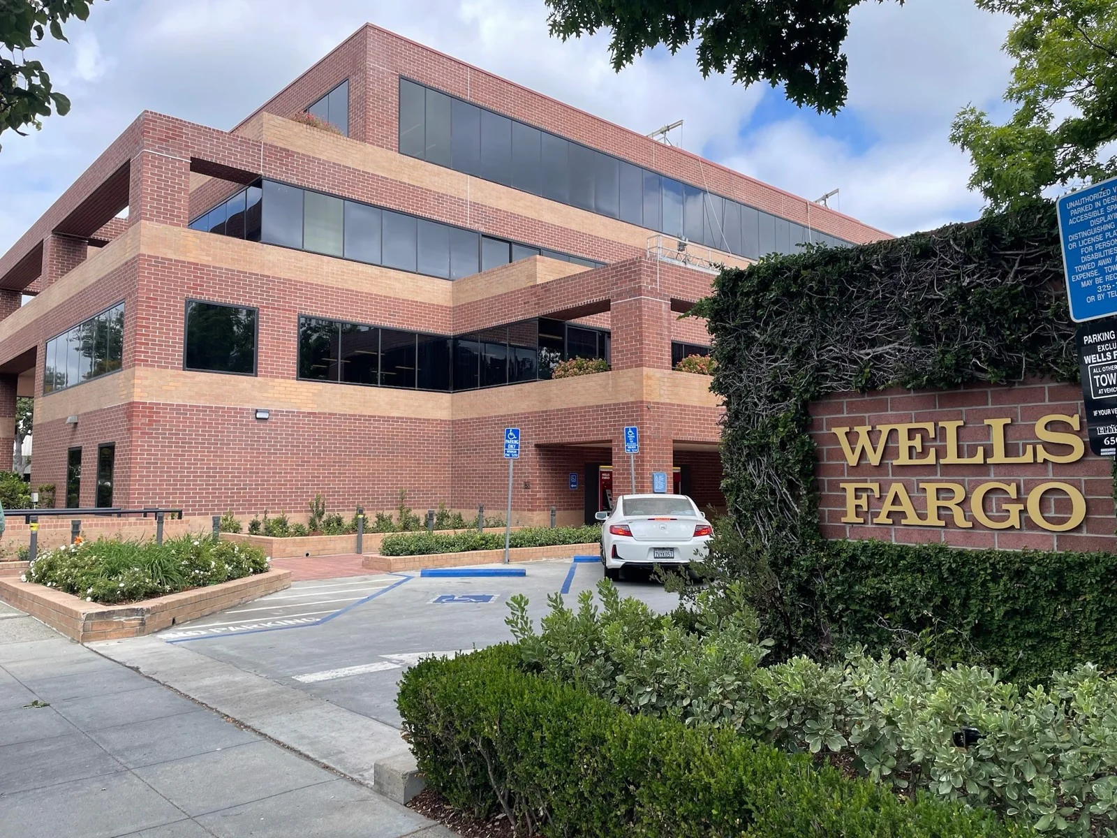 Retail in Palo Alto, CA — Lease in Palo Alto, CA, photo 2 of 4