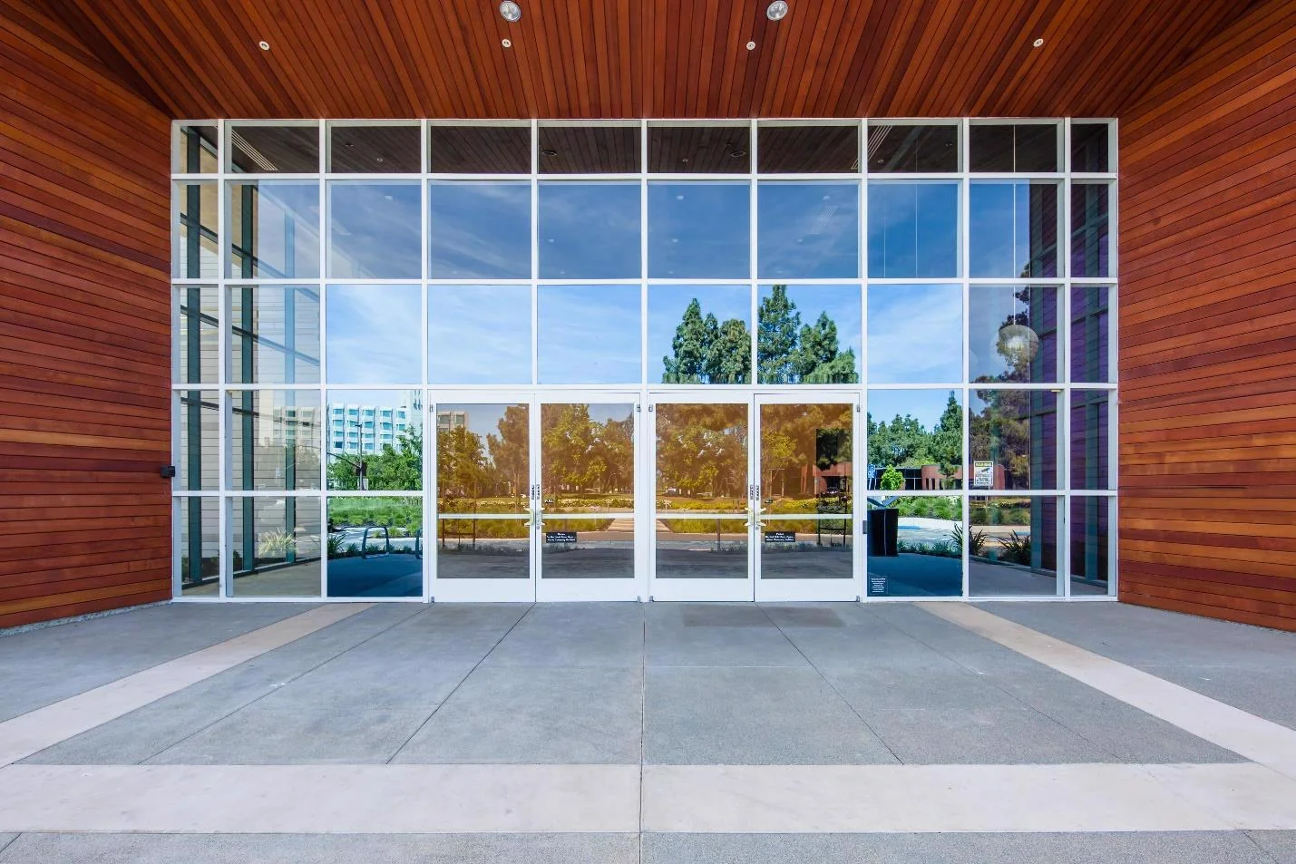 Shoreline Science Center — Lease in Redwood City, CA, photo 1 of 8