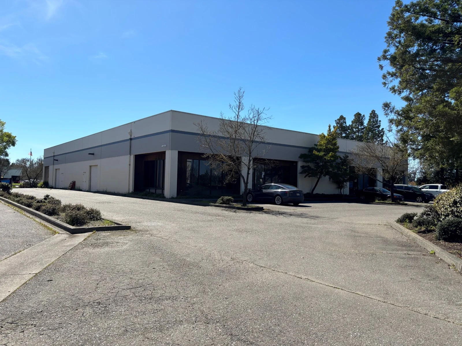 Industrial in Santa Rosa, CA — Lease in Santa Rosa, CA, photo 1 of 4