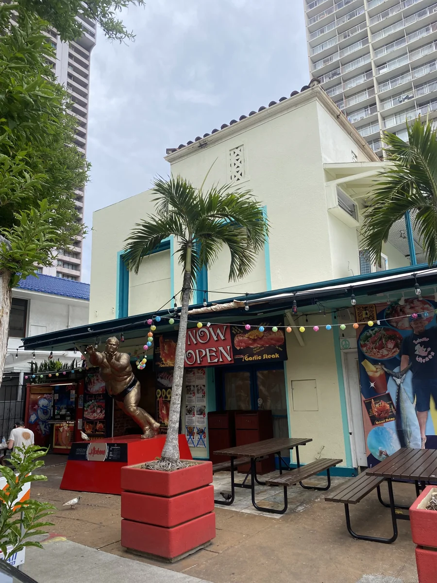 Retail in Honolulu, HI — Lease in Honolulu, HI, photo 6 of 7