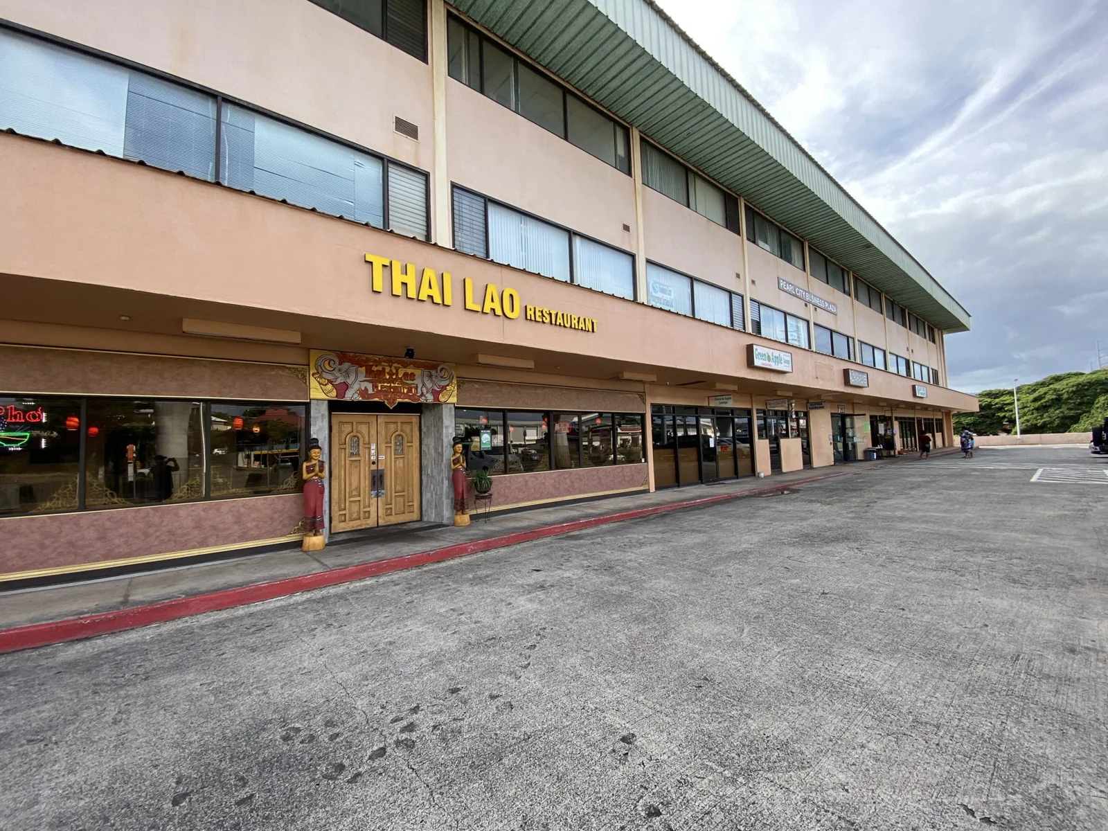 Pearl City Business Plaza — Lease in Pearl City, HI, photo 3 of 6