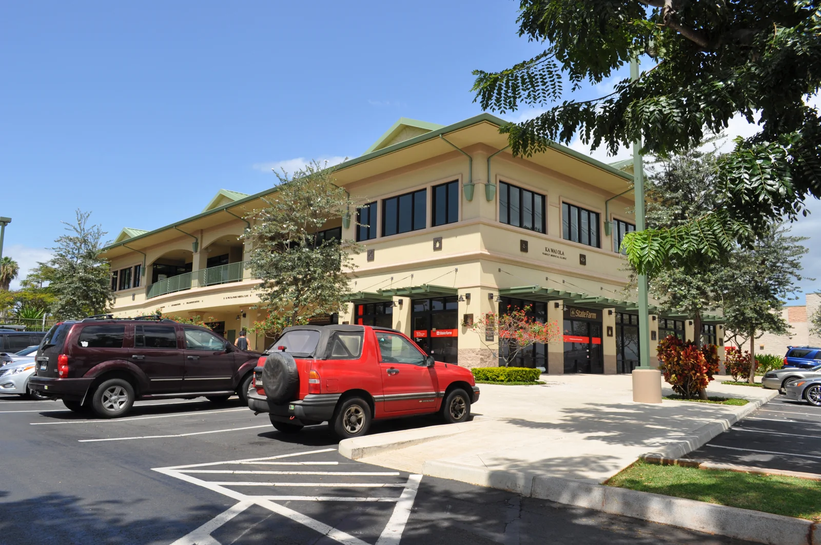 Waikele Center — Lease in Waipahu, HI, photo 1 of 5