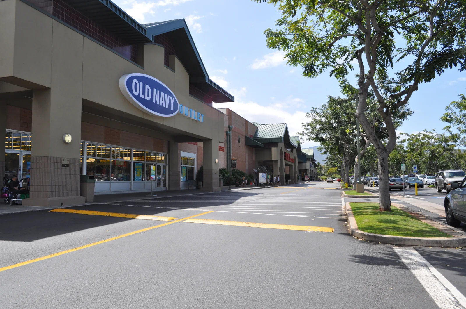 Waikele Center — Lease in Waipahu, HI, photo 2 of 5