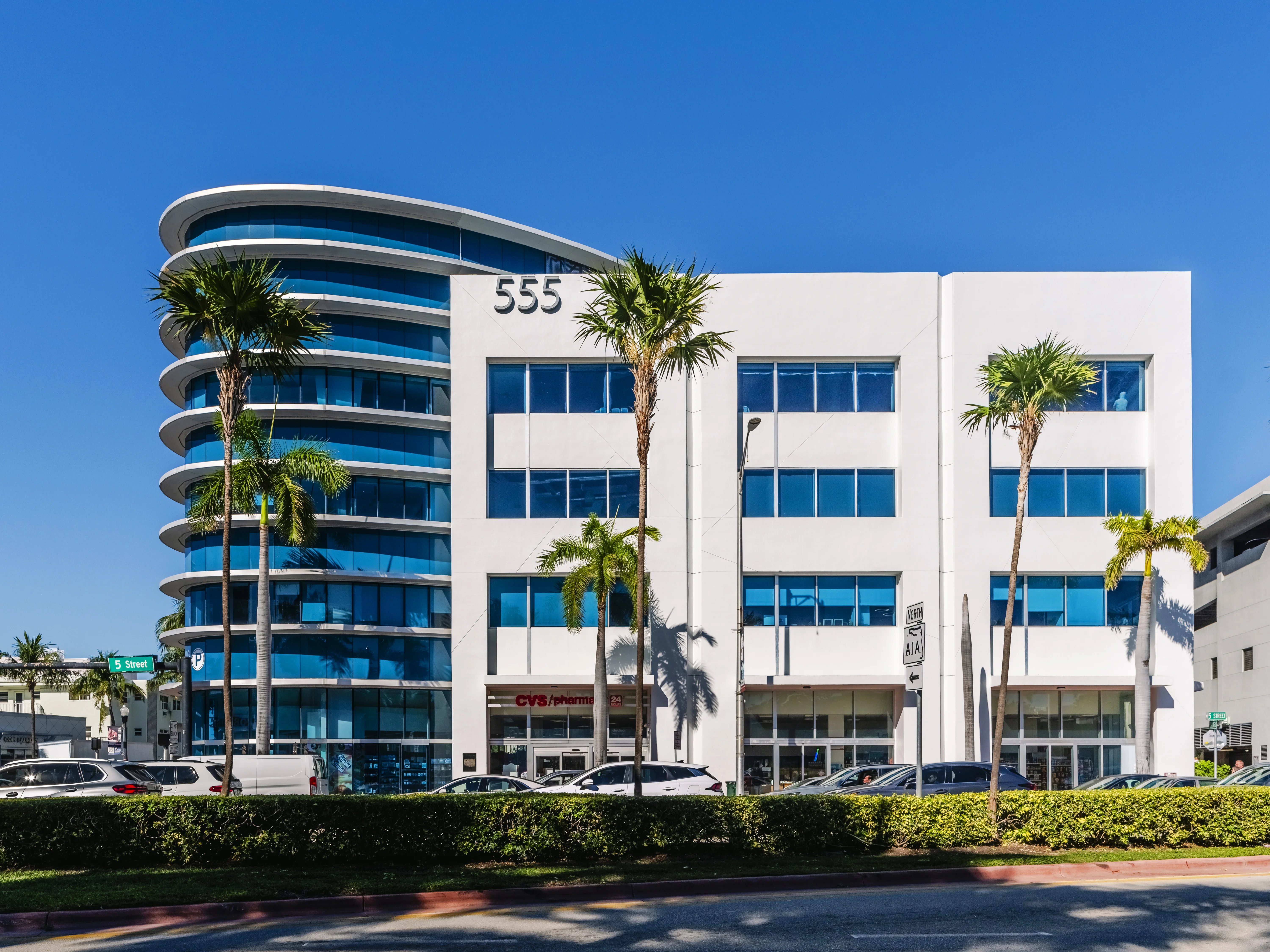 555 Washington — Lease in Miami Beach, FL, photo 1 of 8