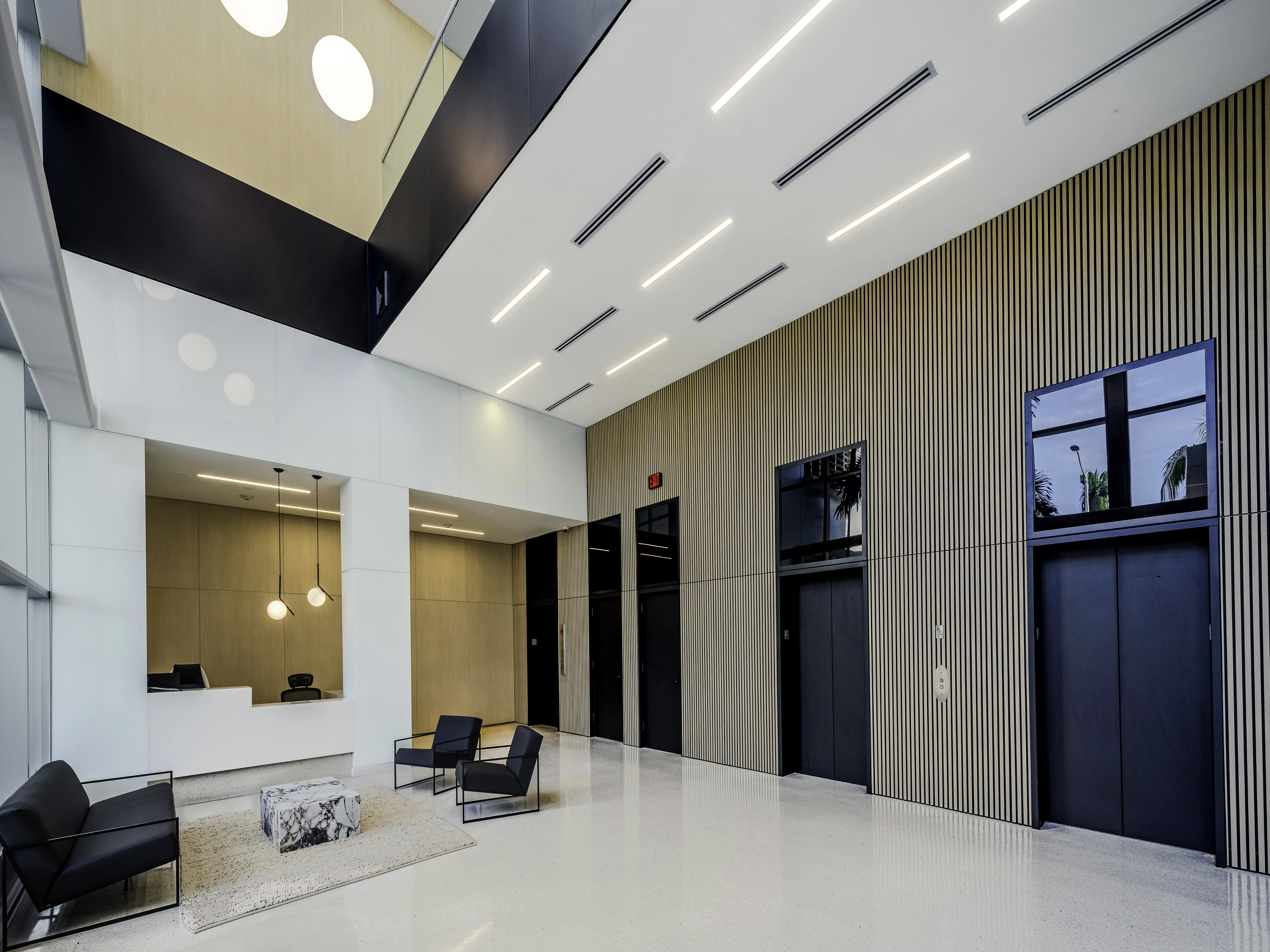 555 Washington — Lease in Miami Beach, FL, photo 3 of 8