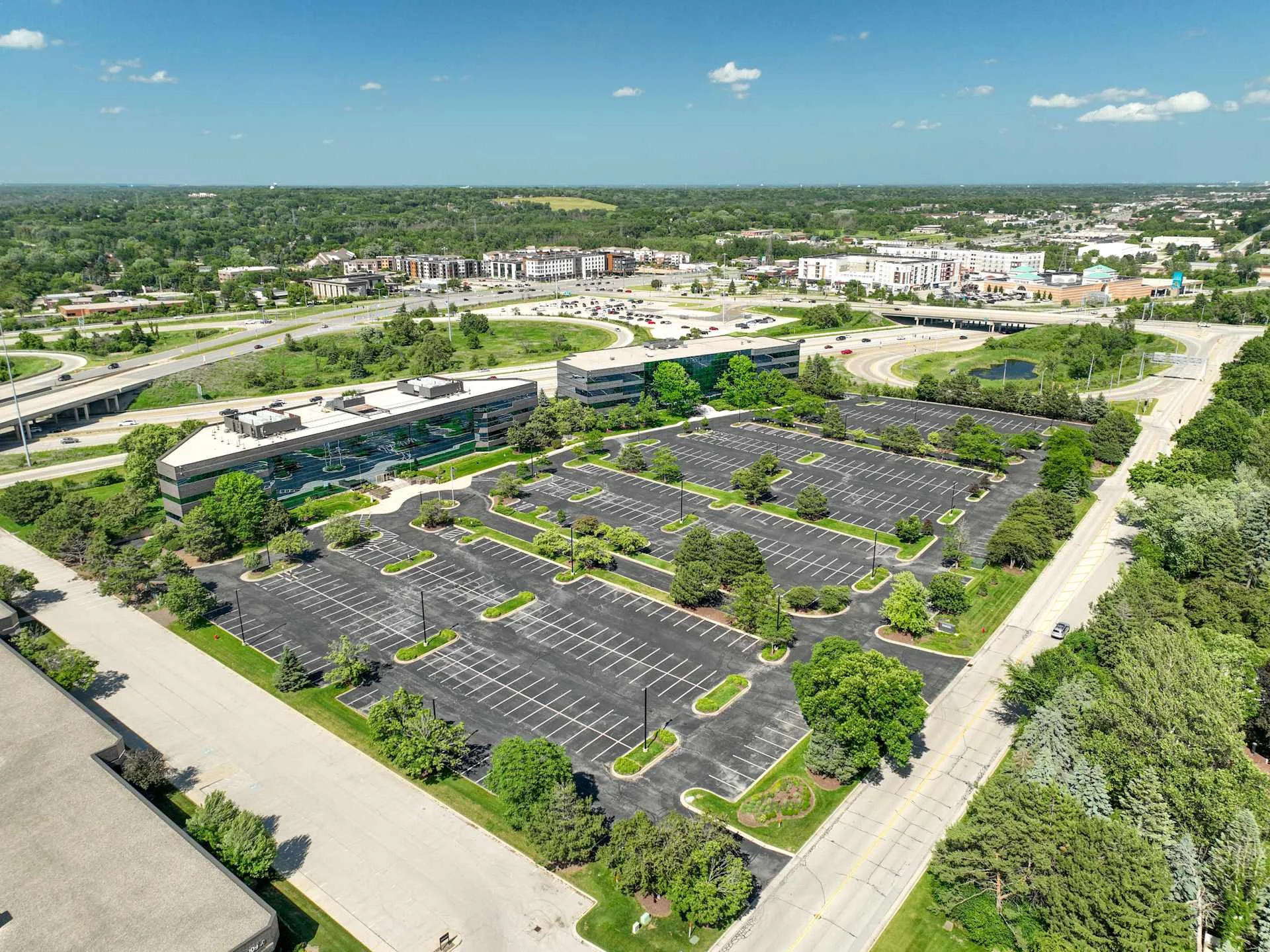 Crossroads Corporate Center II — Lease in Waukesha, WI, photo 2 of 5