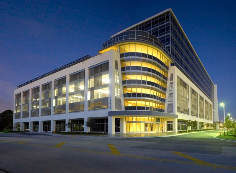 One Park Square — Lease in Doral, FL, photo 1 of 8