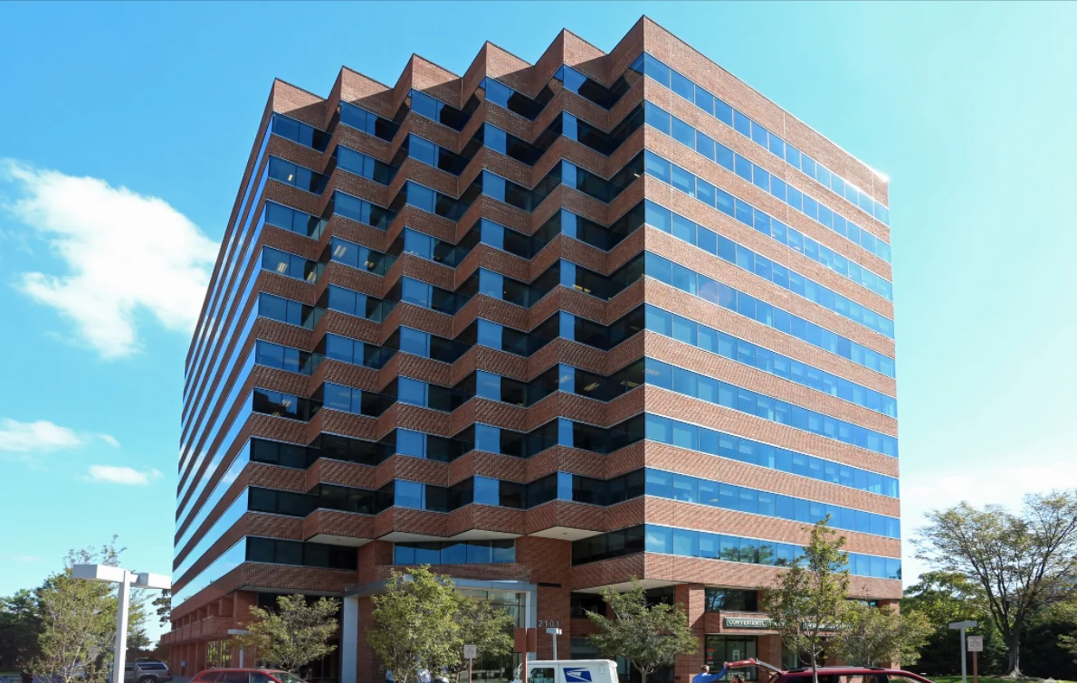 Colonial Place II — Lease in Arlington, VA, photo 1 of 8