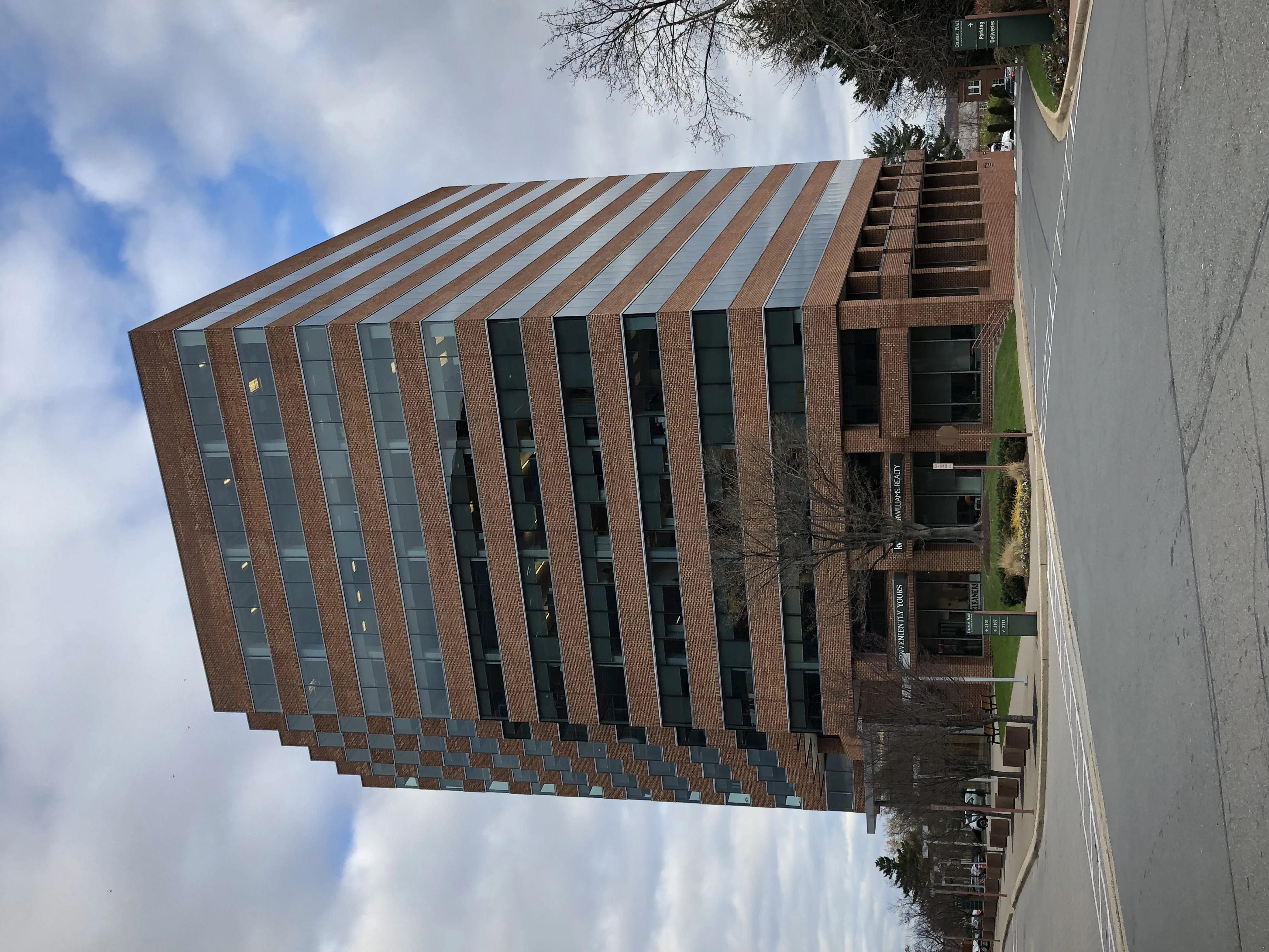 Colonial Place II — Lease in Arlington, VA, photo 2 of 8