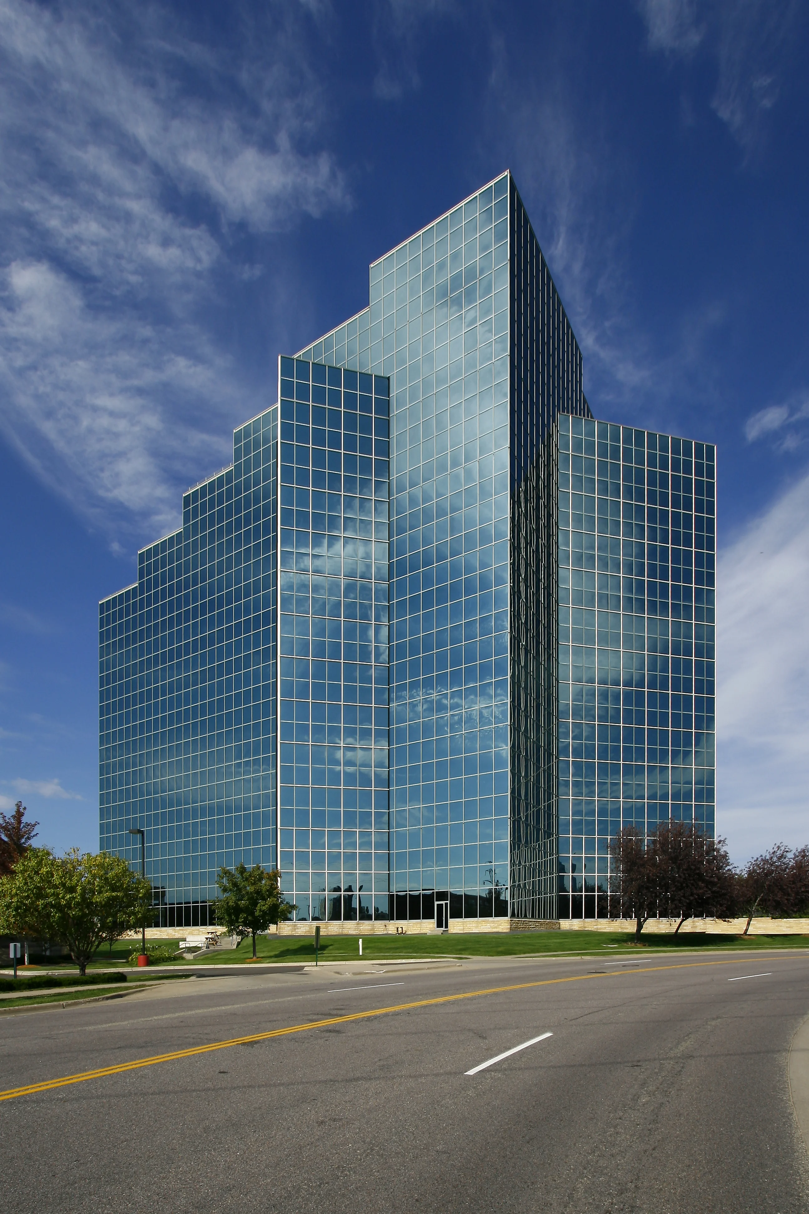 Minnesota Center — Lease in Bloomington, MN, photo 4 of 8