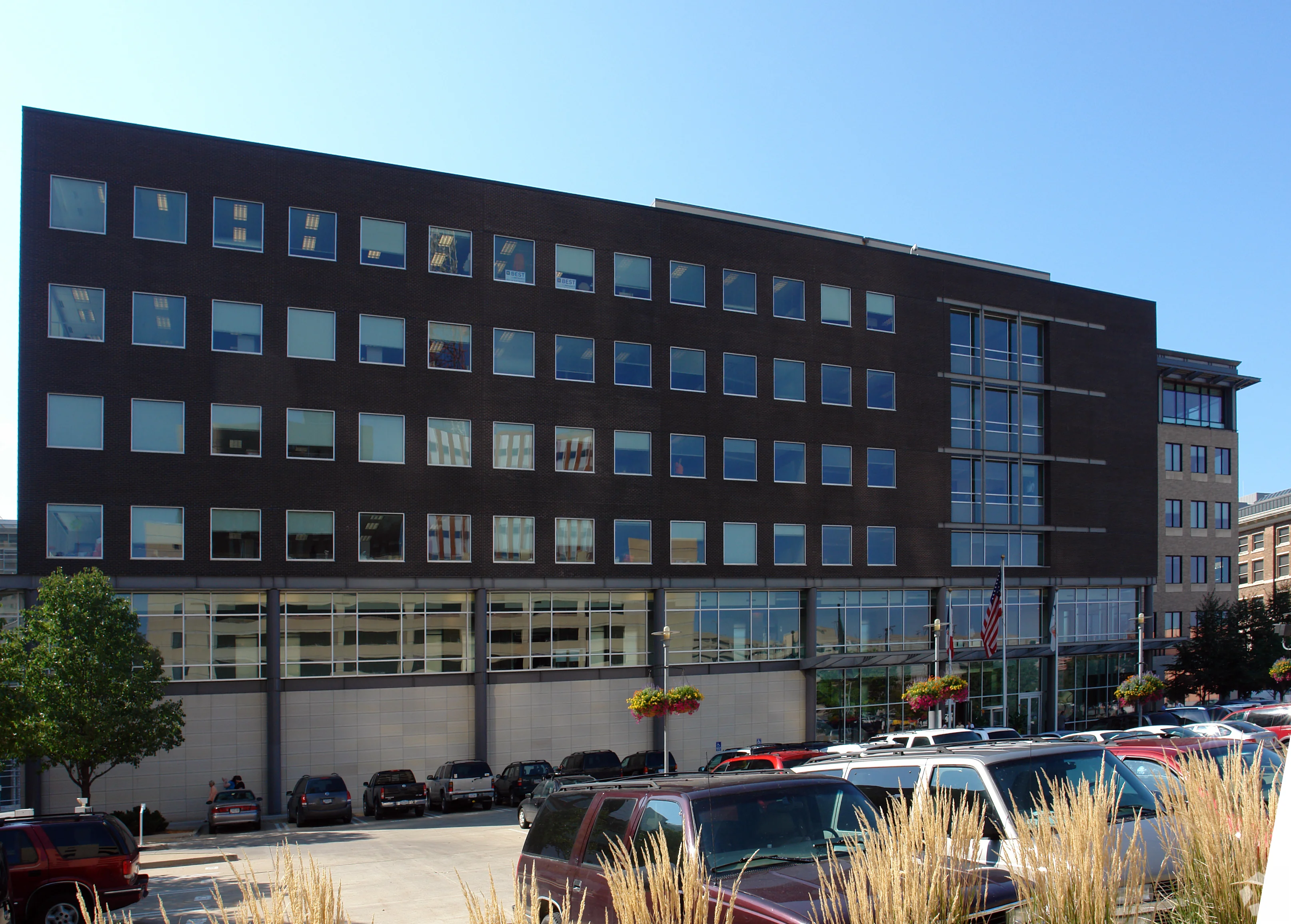 909 Locust St - photo 3 - Des Moines, IA