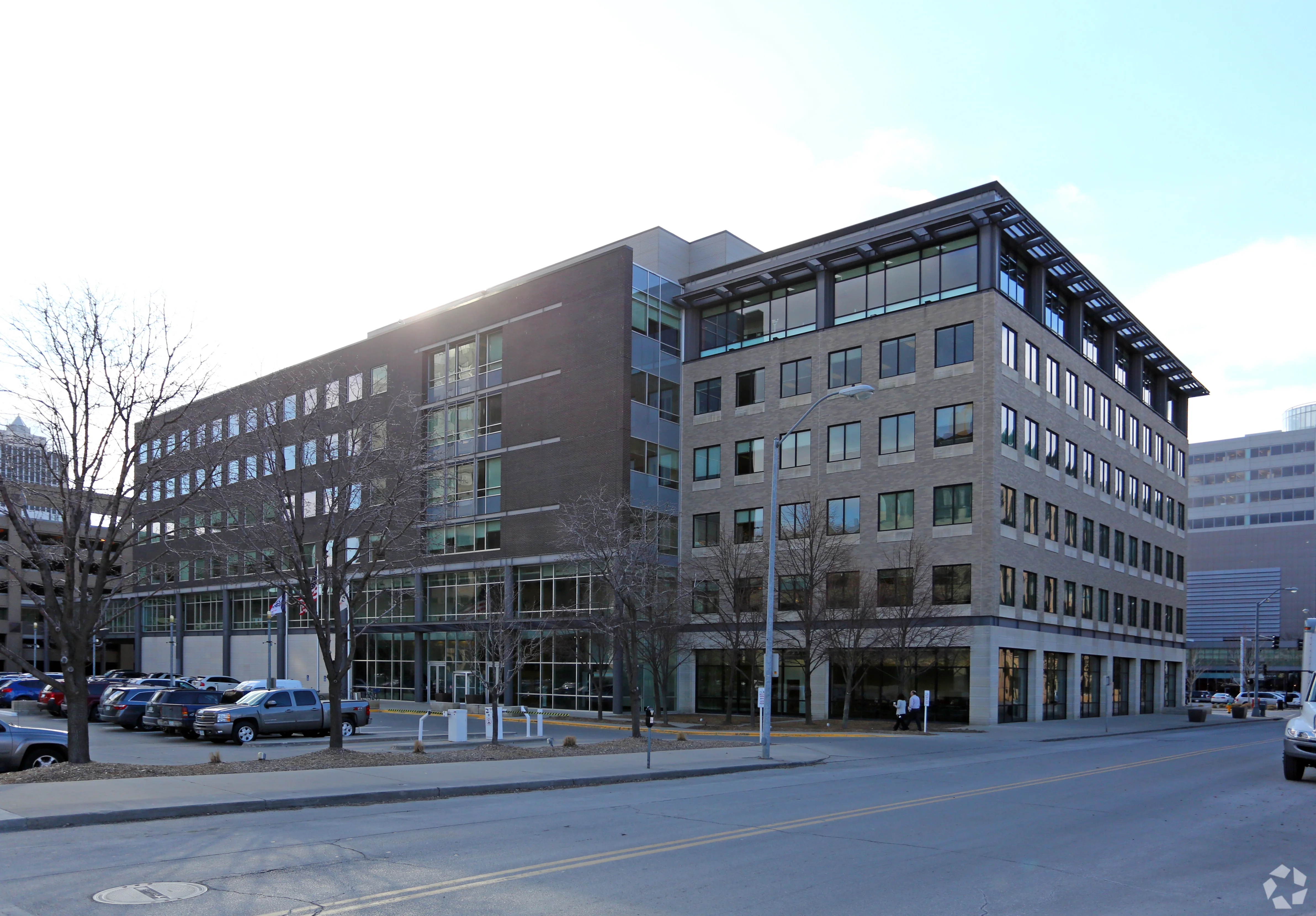 909 Locust St - photo 4 - Des Moines, IA