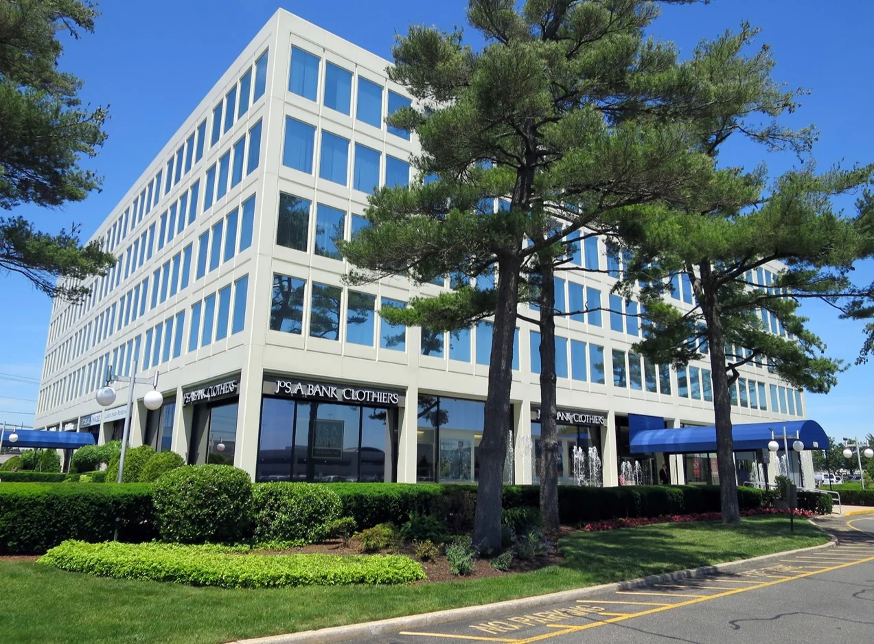 Centra 600 — Lease in Garden City, NY, photo 2 of 8