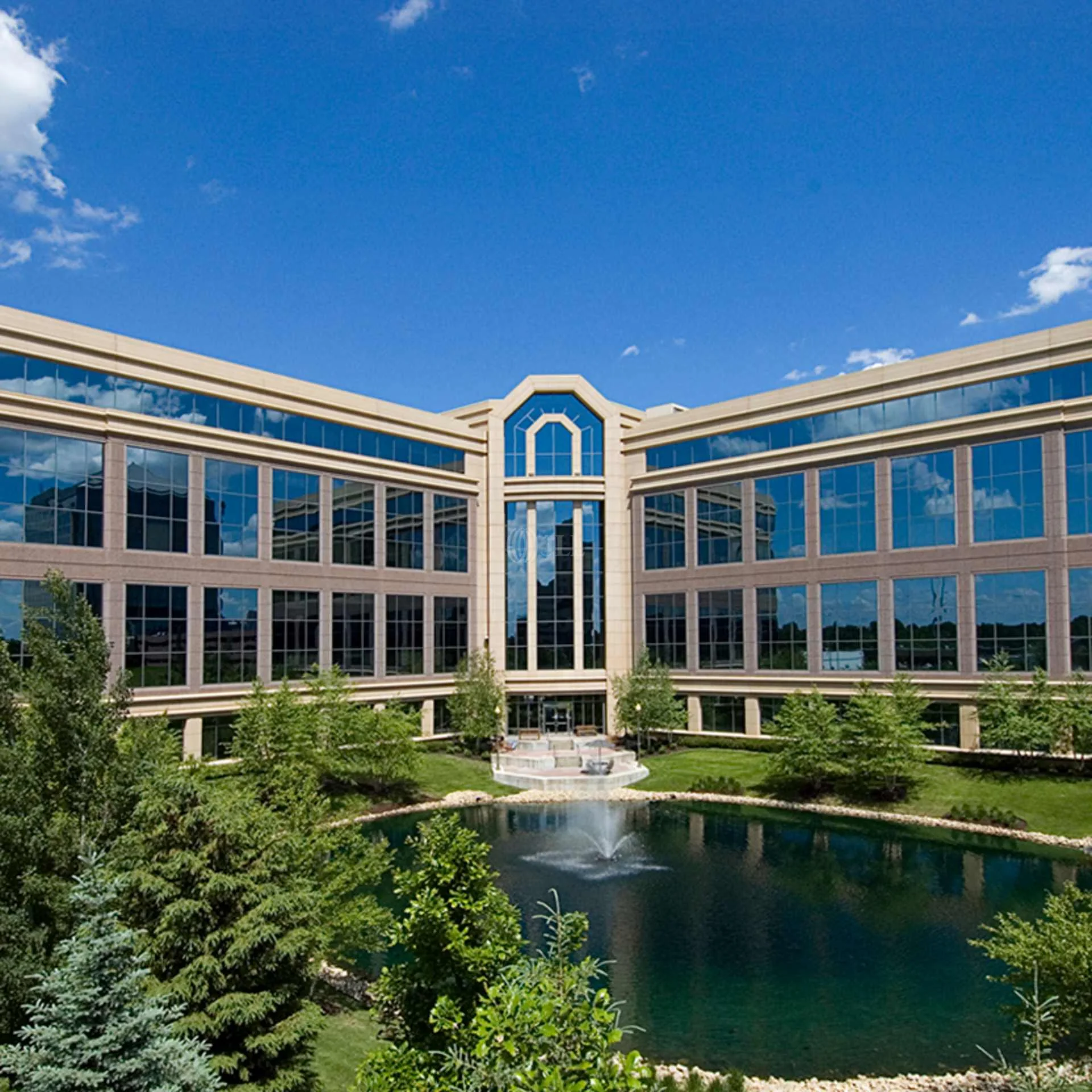 Golden Hills Office Center — Lease in Golden Valley, MN, photo 2 of 4