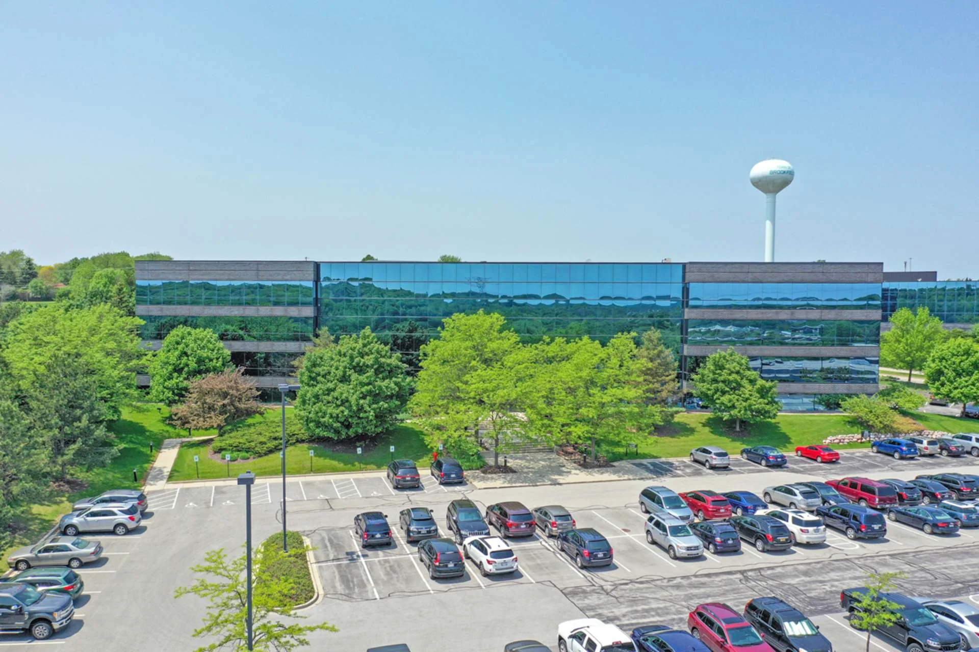 Crossroads Corporate Center XII - photo 2 - Brookfield, WI