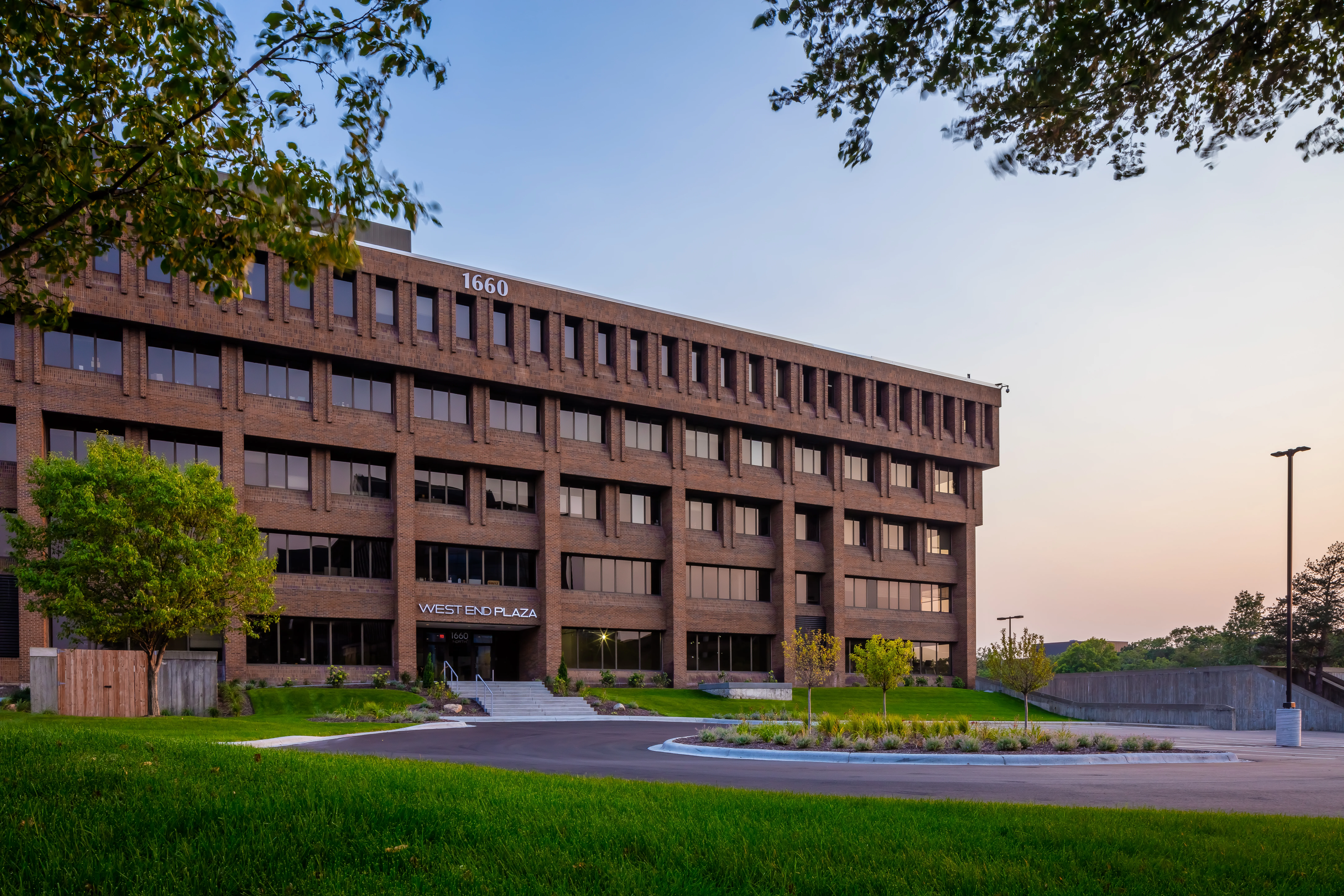 West End Plaza — Lease in Saint Louis Park, MN, photo 1 of 8