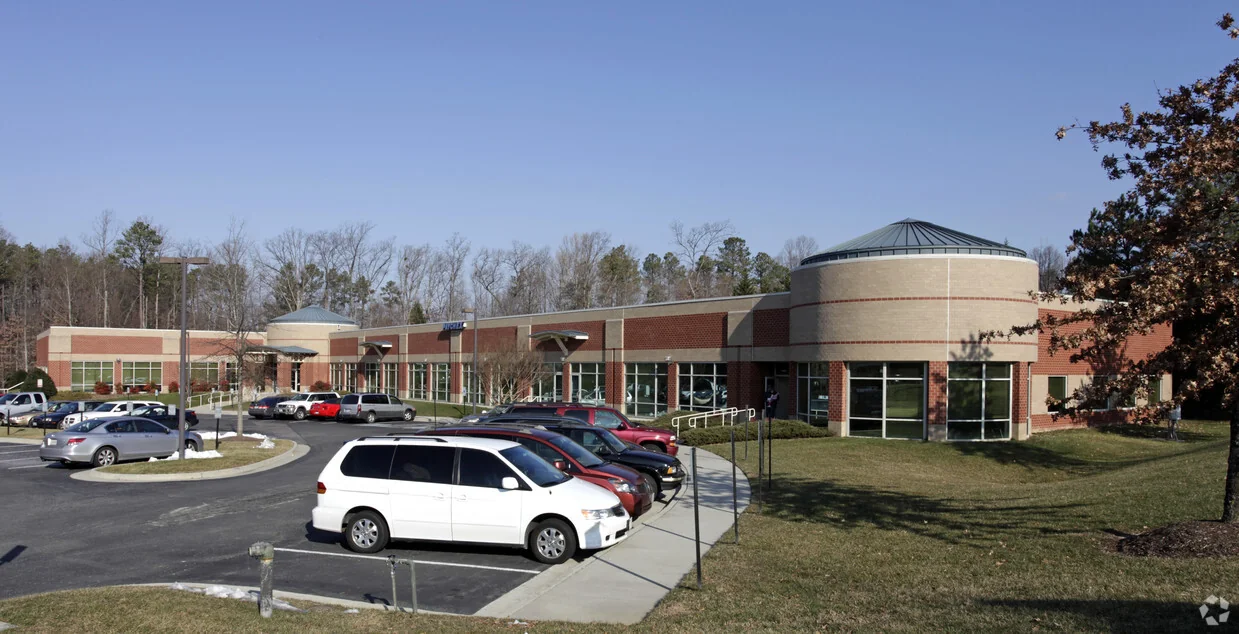 3960-3990 Stillman Pkwy — Lease in Glen Allen, VA, photo 1 of 4