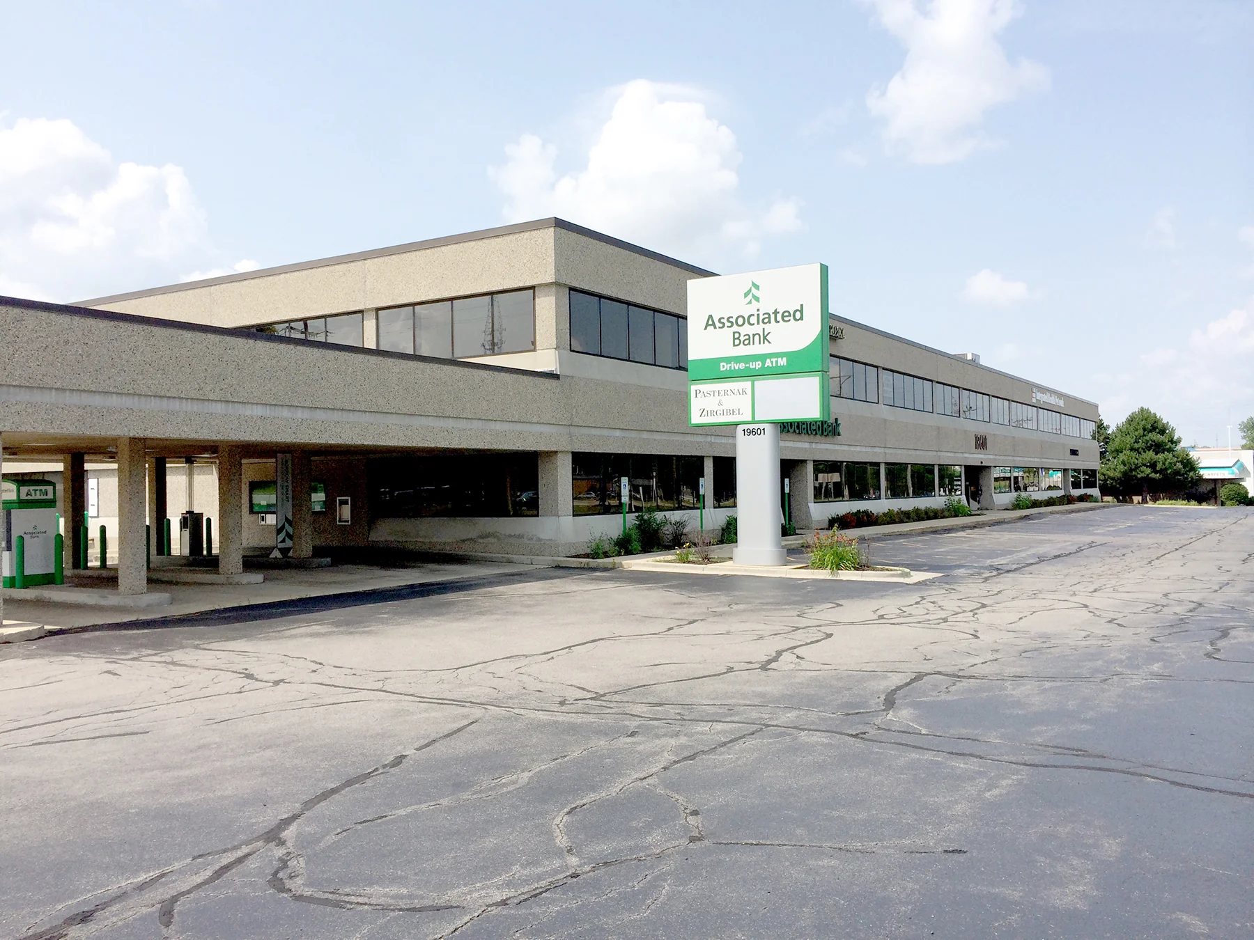 19601 W Bluemound Rd