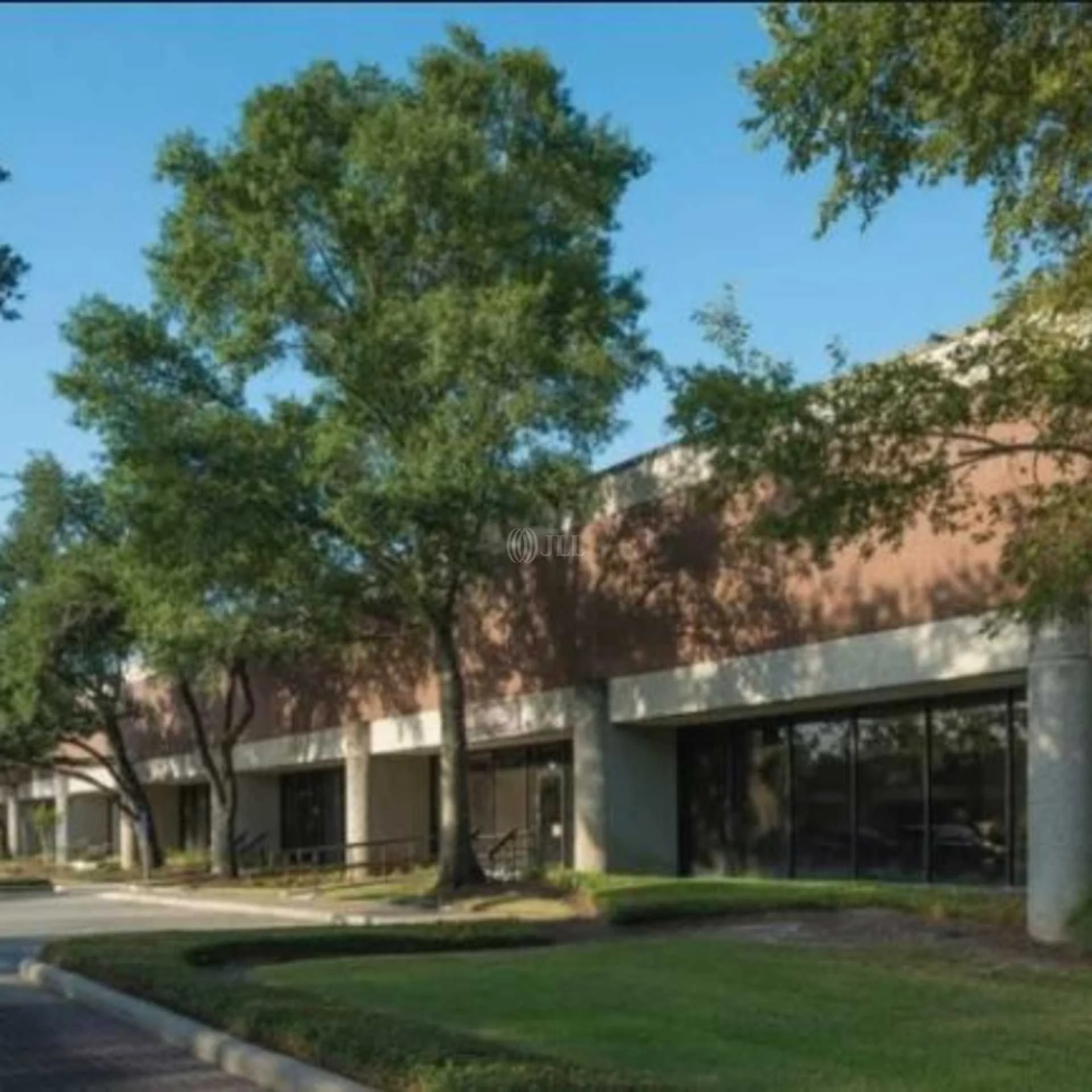 1442 Lake Front Cir — Lease in The Woodlands, TX, photo 2 of 4