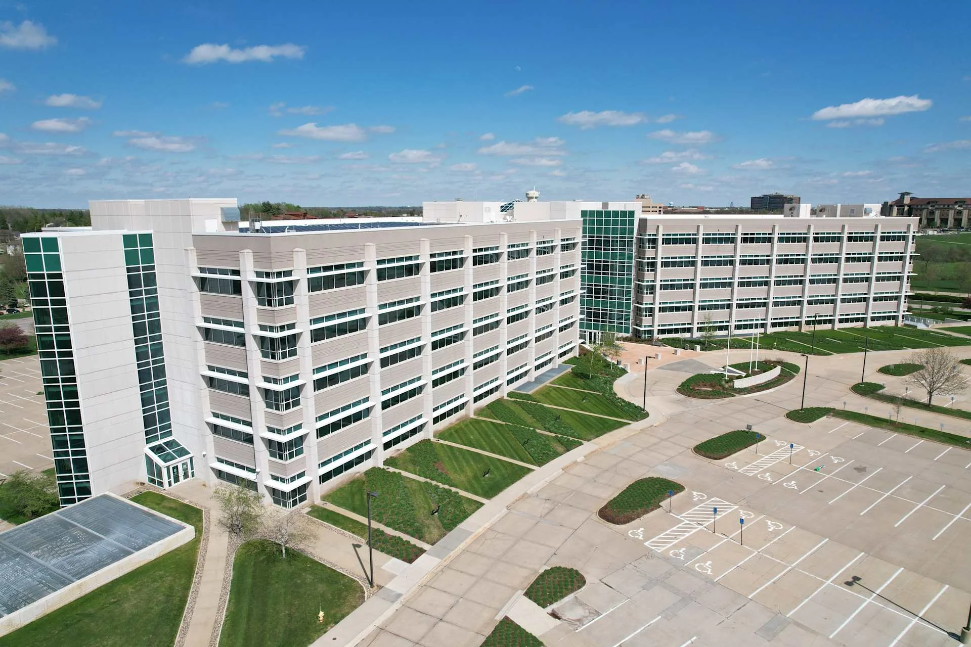 Atlas Building — Lease in West Des Moines, IA, photo 1 of 8