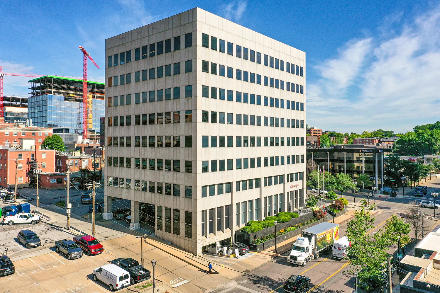 Simmons Bank Building — Lease in St Louis, MO, photo 1 of 8