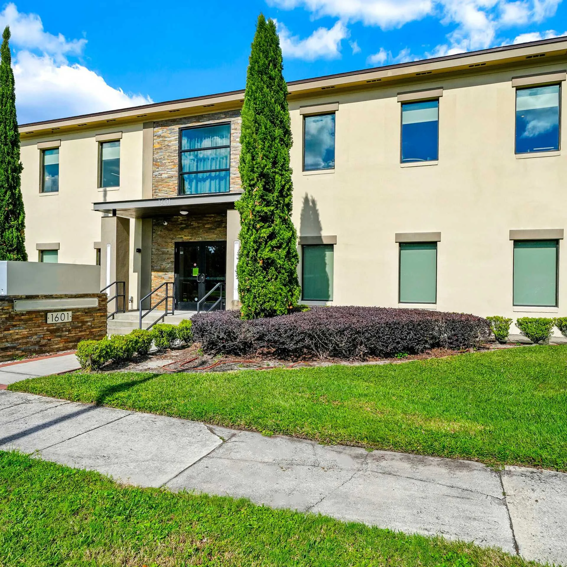 1601 W Colonial Dr