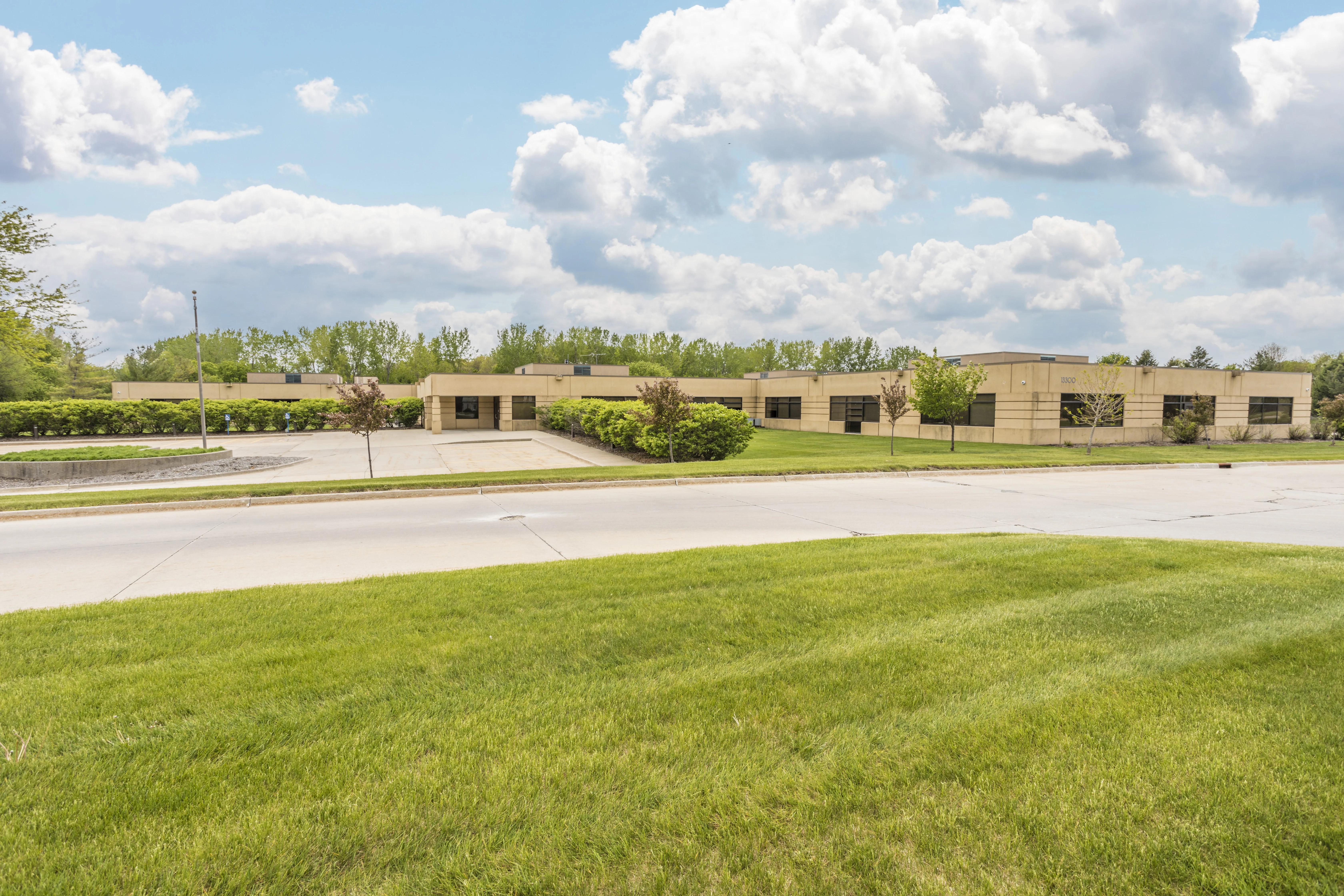 Woodlands Building — Lease in Clive, IA, photo 1 of 8
