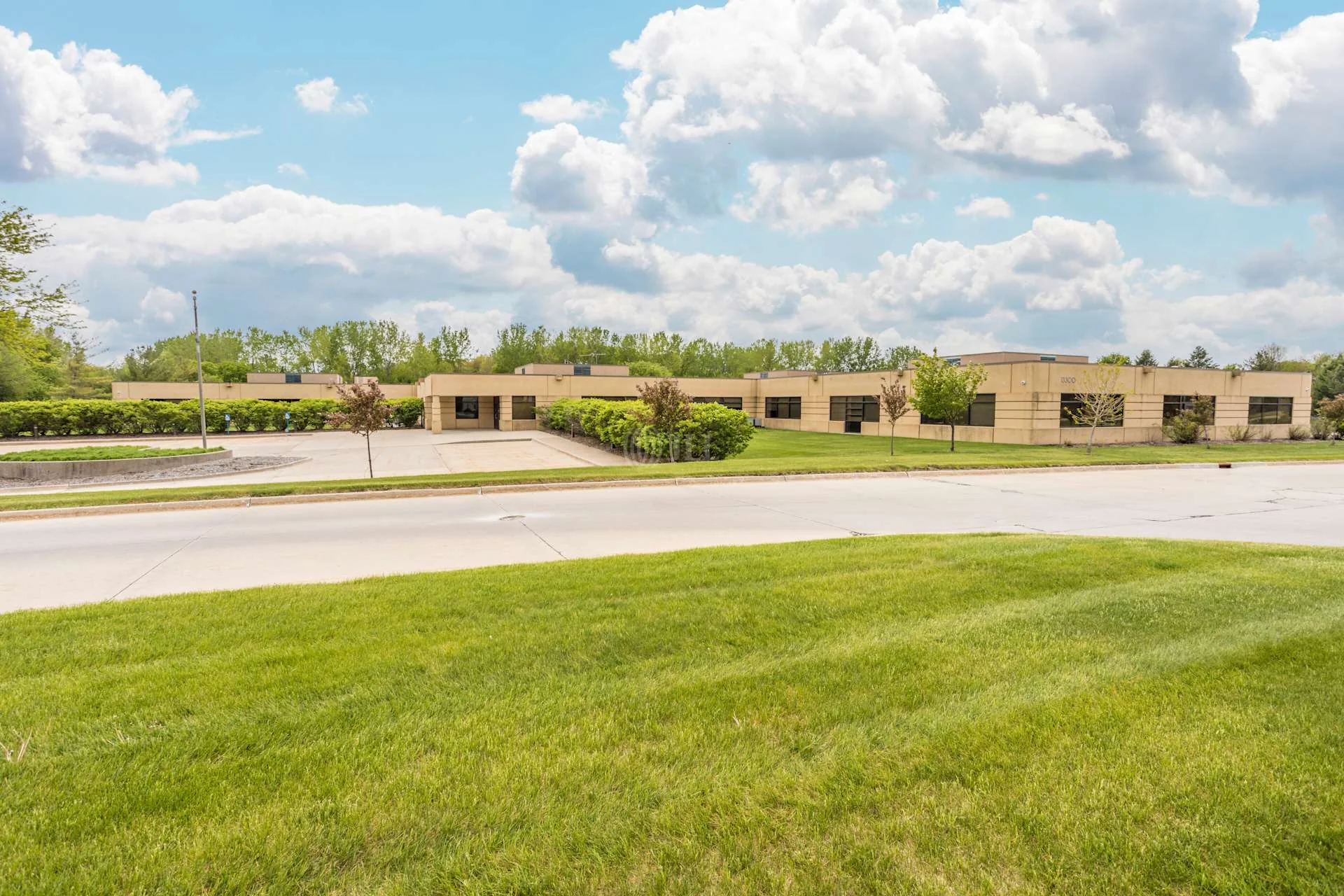 Woodlands Building — Lease in Clive, IA, photo 4 of 8