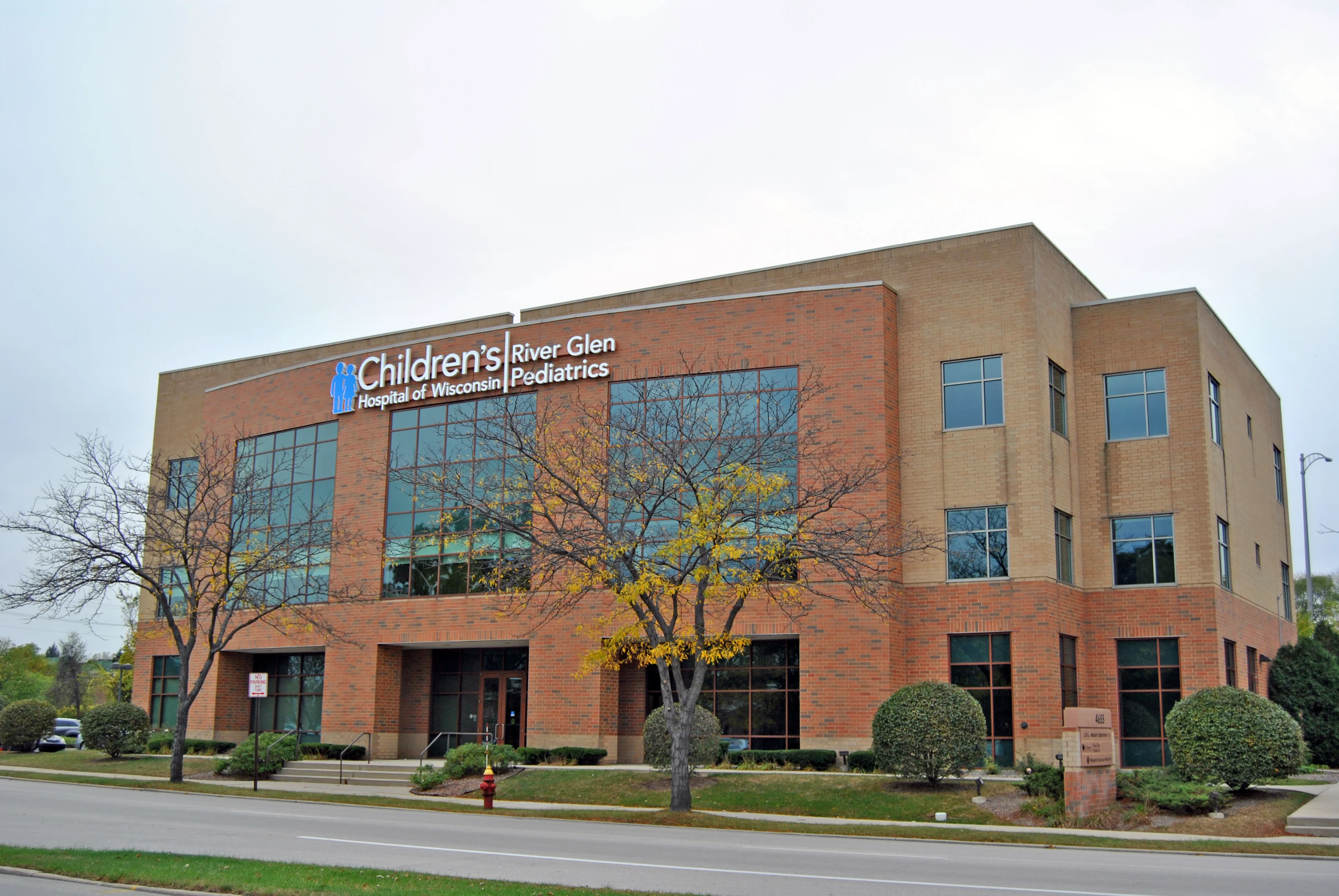 Glendale Professional Building - photo 1 - Milwaukee, WI