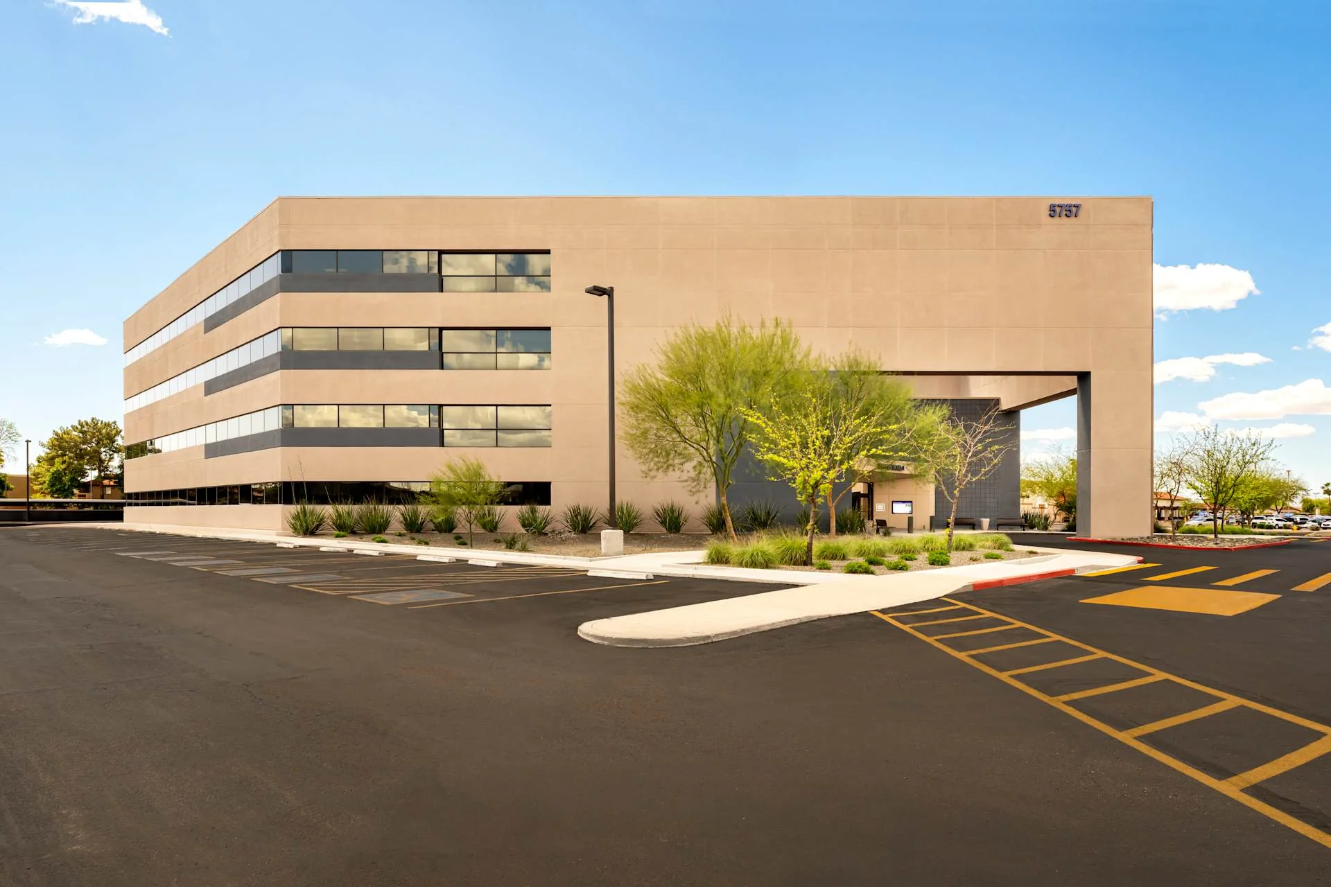 Banner Thunderbird Medical Pavilion — Lease in Glendale, AZ, photo 1 of 3