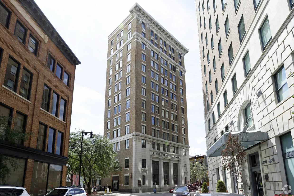 Select Bank — Lease in Grand Rapids, MI, photo 1 of 4