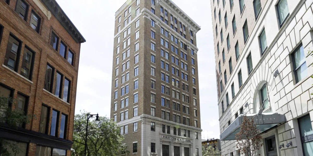 Select Bank — Lease in Grand Rapids, MI, photo 4 of 4