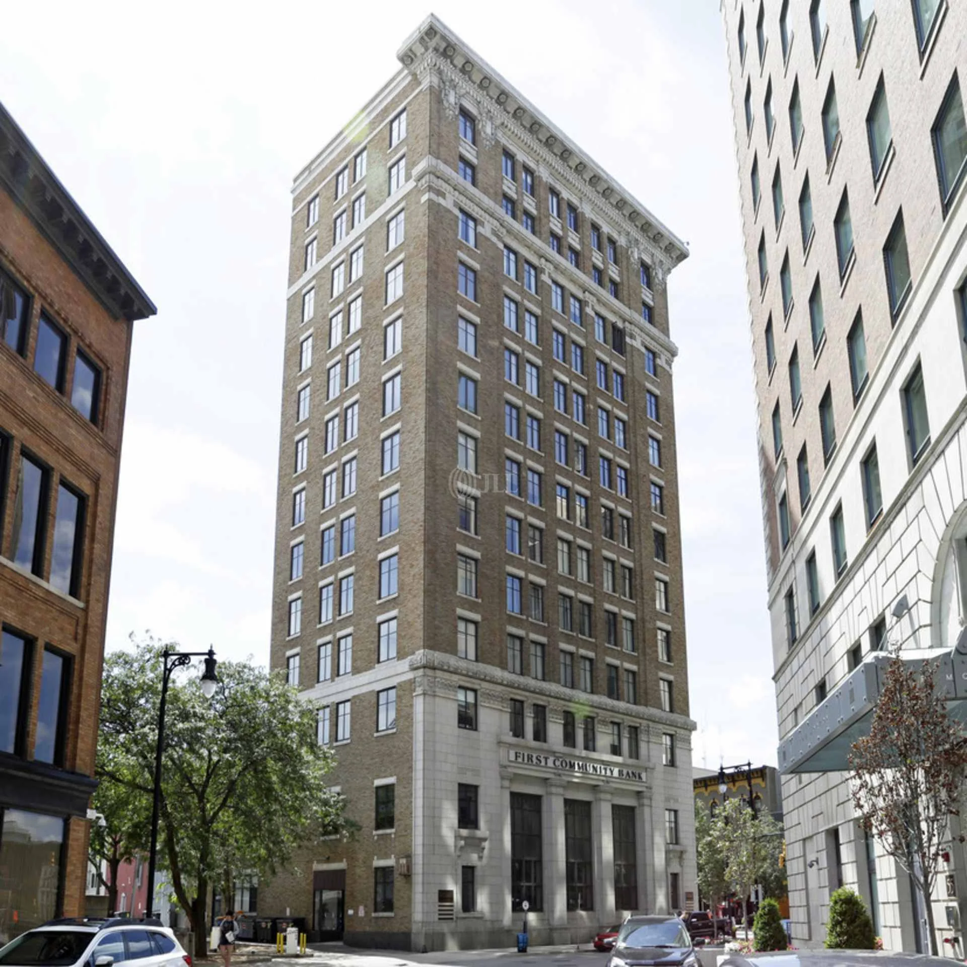 Select Bank — Lease in Grand Rapids, MI, photo 2 of 4