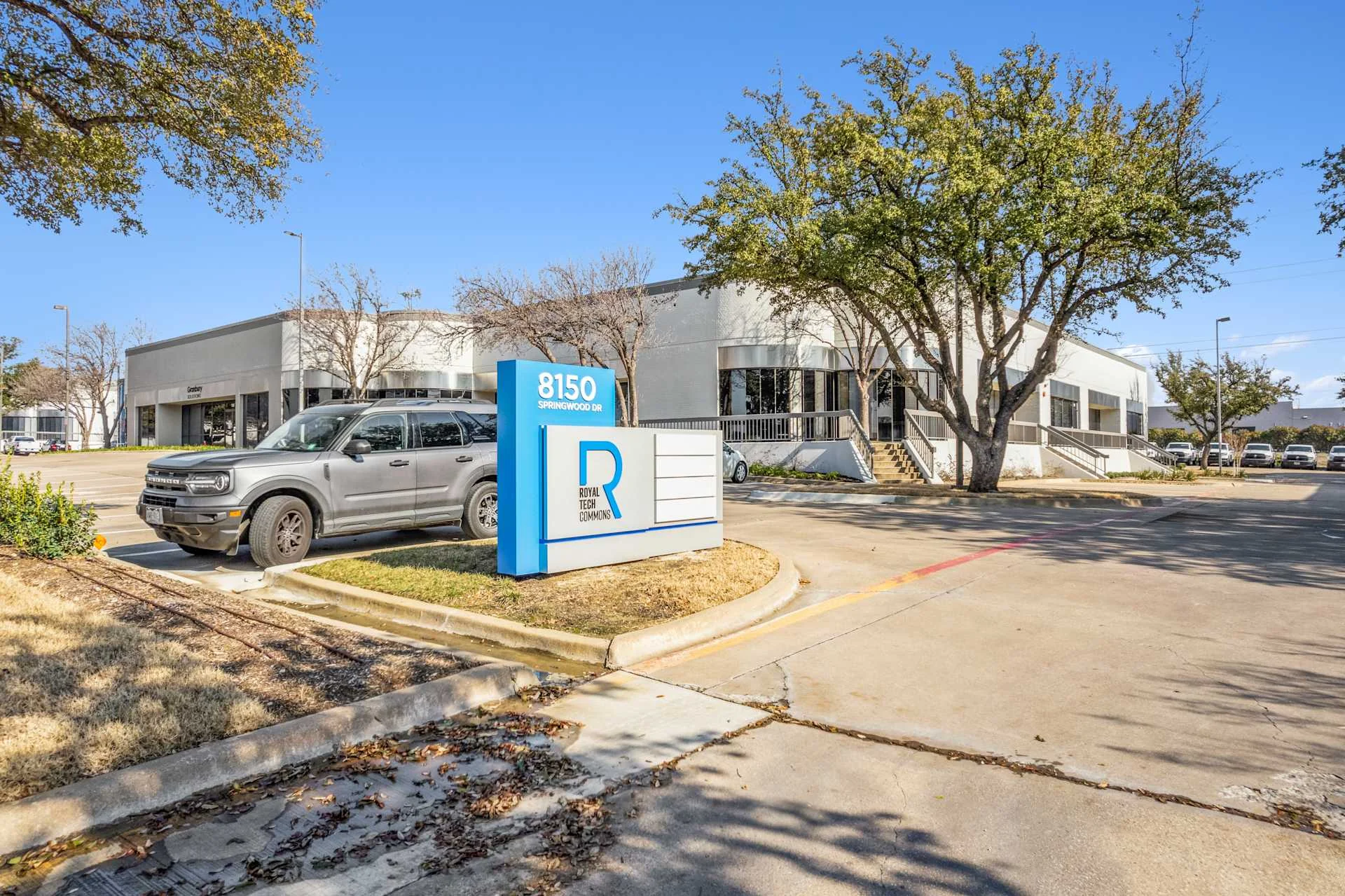 Royal Tech Commons- 8150 Springwood - photo 2 - Irving, TX