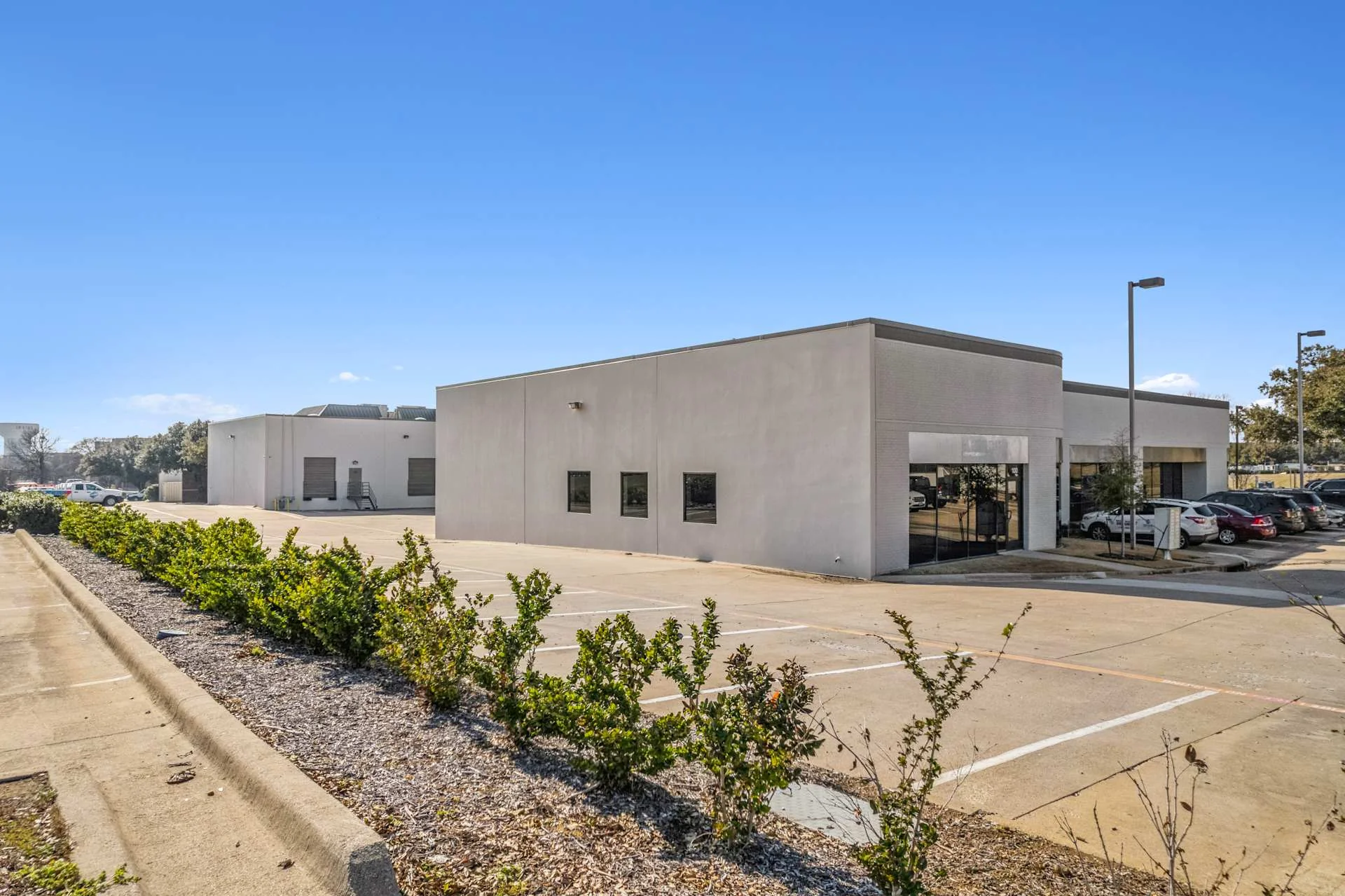 Royal Tech Commons- 8150 Springwood - photo 3 - Irving, TX