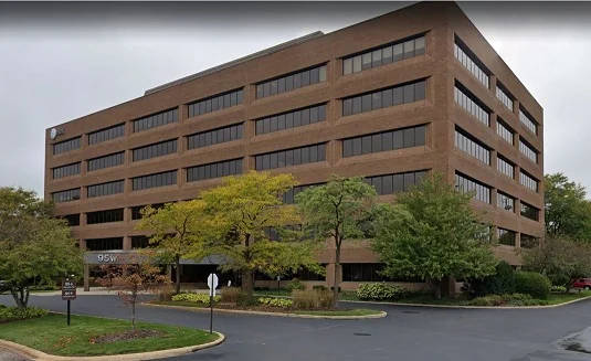 95 West Algonquin — Lease in Arlington Heights, IL, photo 2 of 8