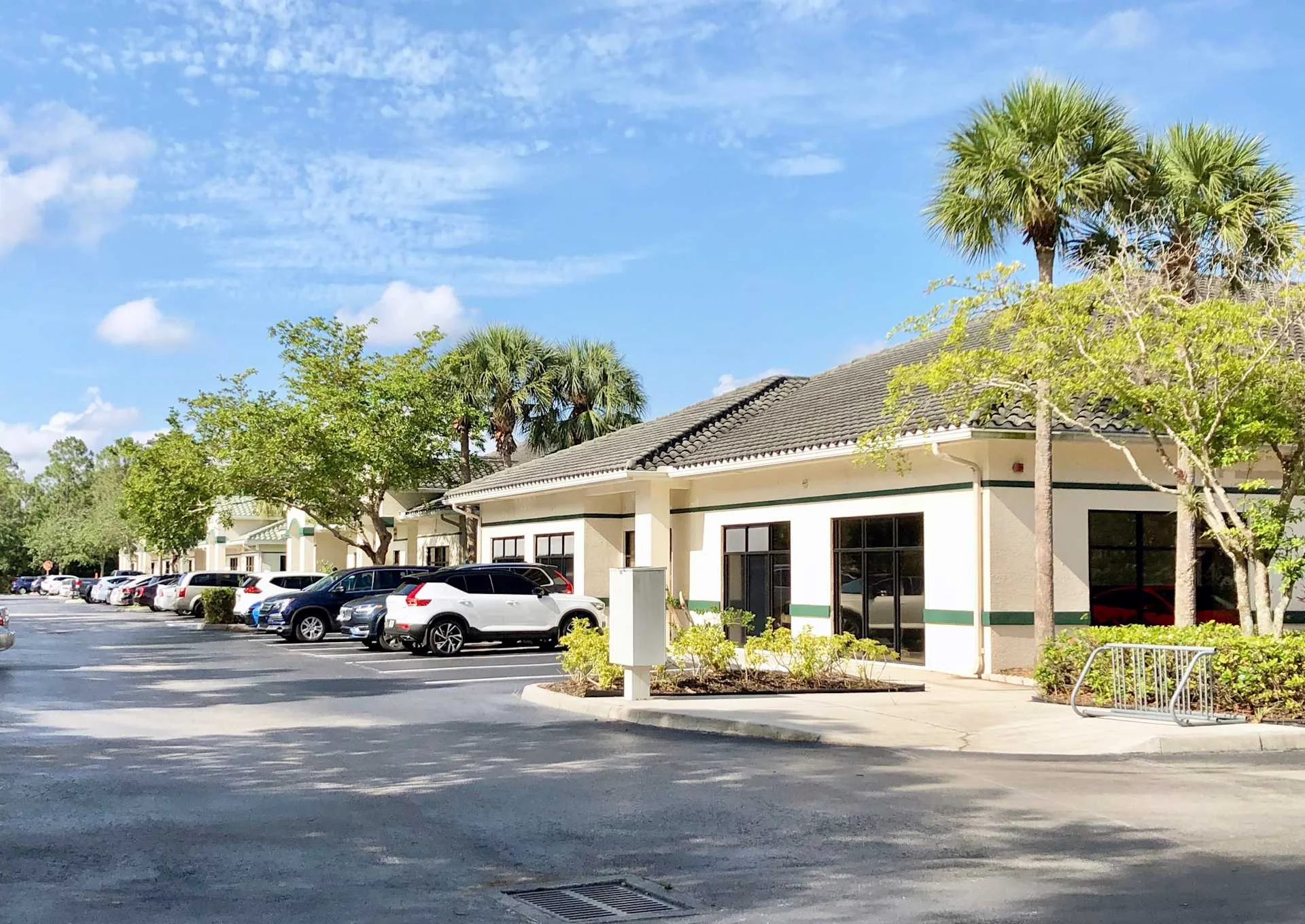 Ambulatory Surgical Center — Lease in Naples, FL, photo 1 of 8