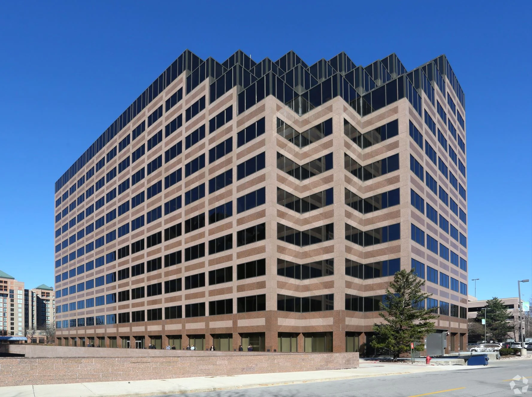 Riverway 9377 — Lease in Rosemont, IL, photo 2 of 8