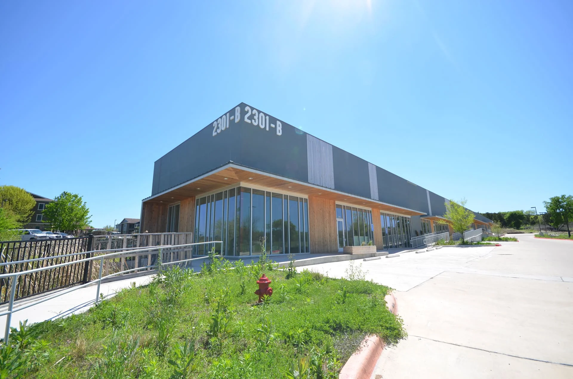 2301 E Riverside