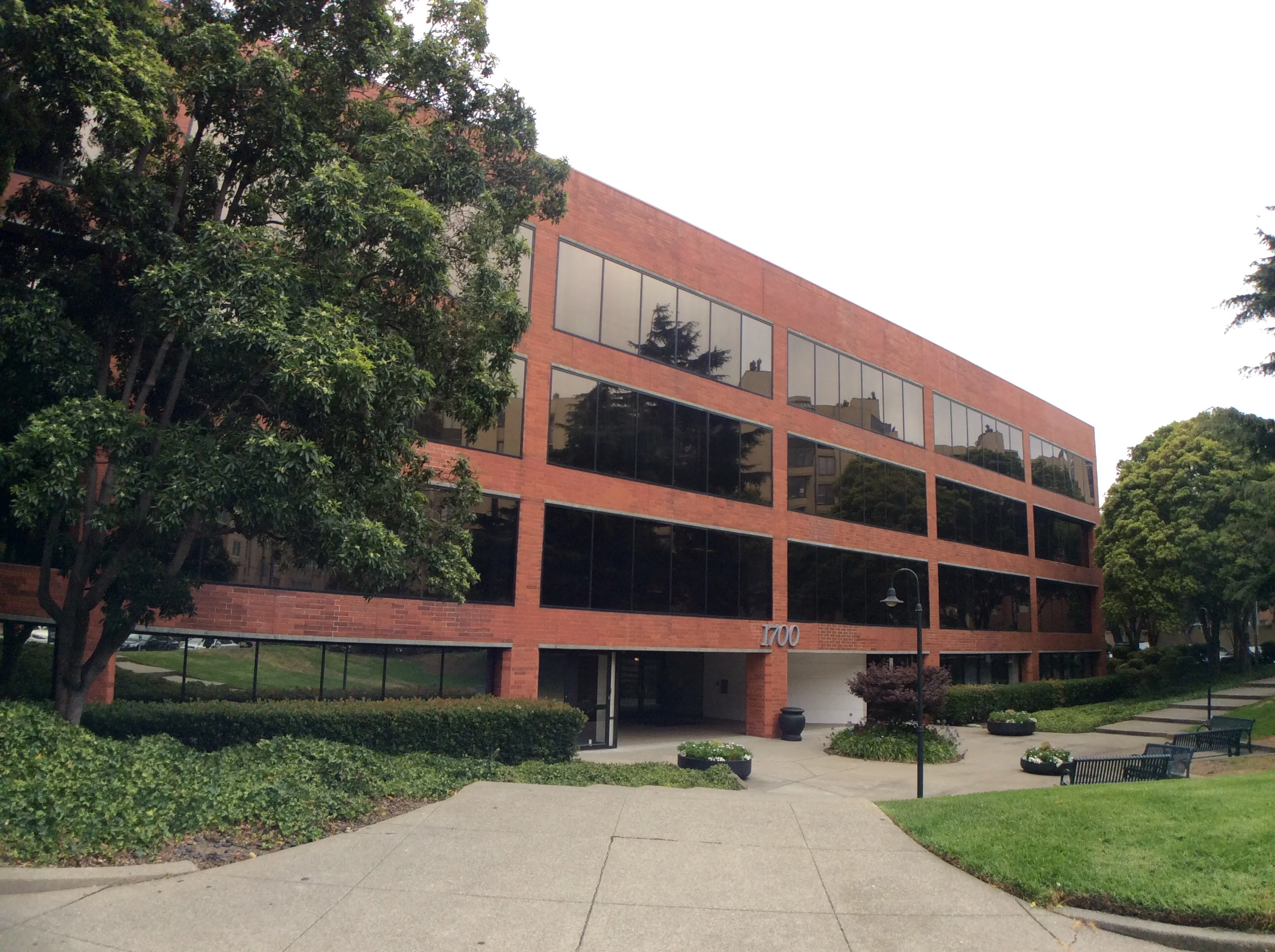 1700-1750 Montgomery