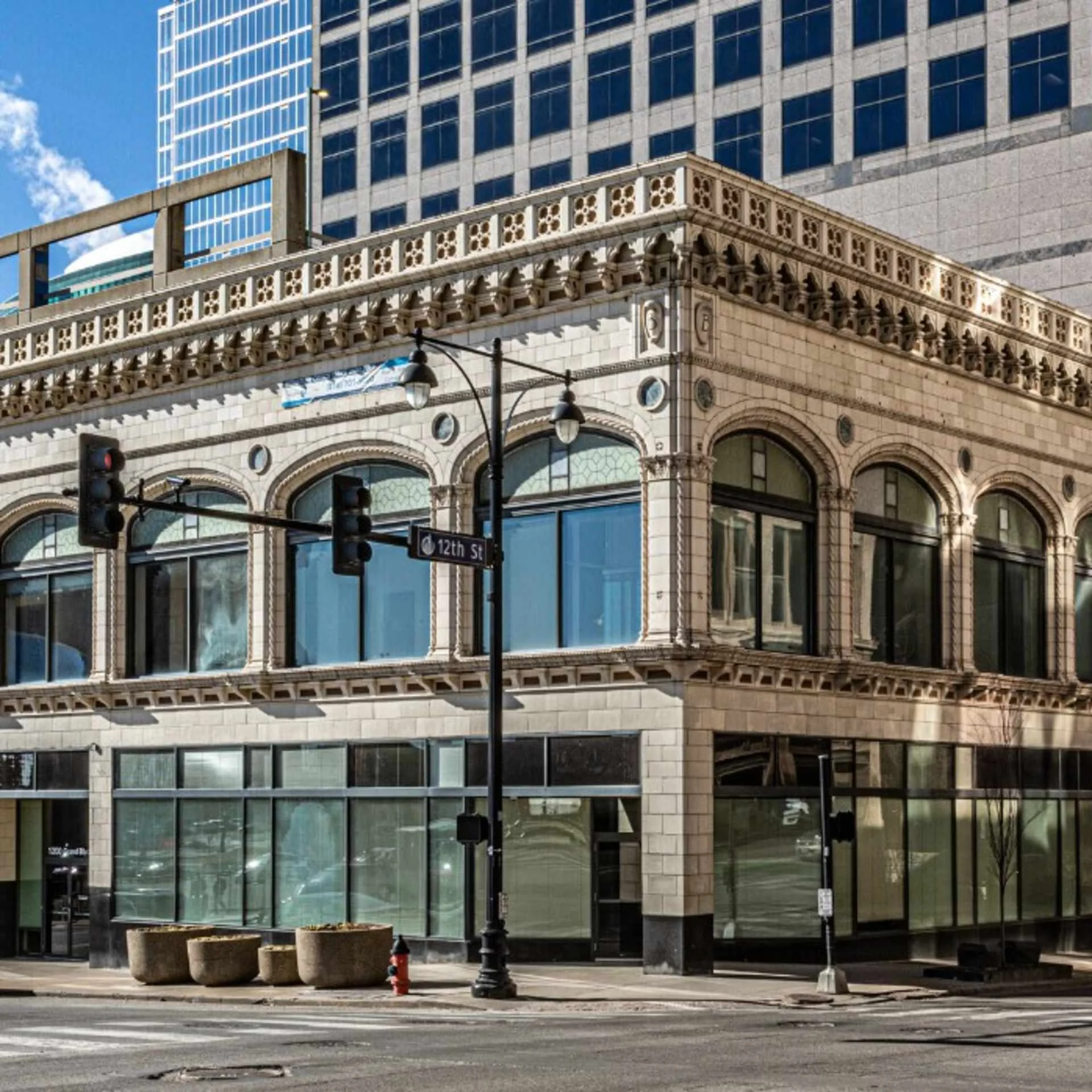 Bonfils — Lease in Kansas City, MO, photo 1 of 1