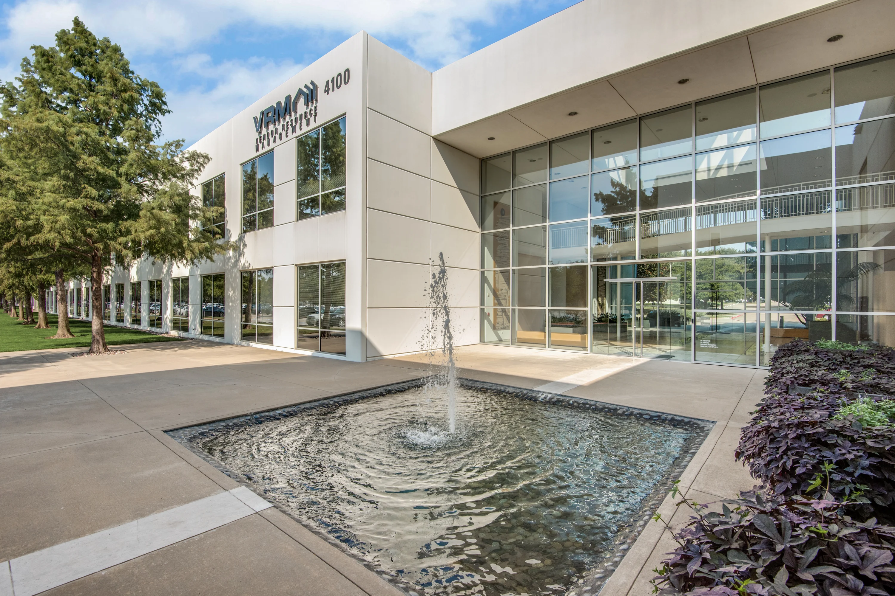 4100 International — Lease in Carrollton, TX, photo 2 of 8
