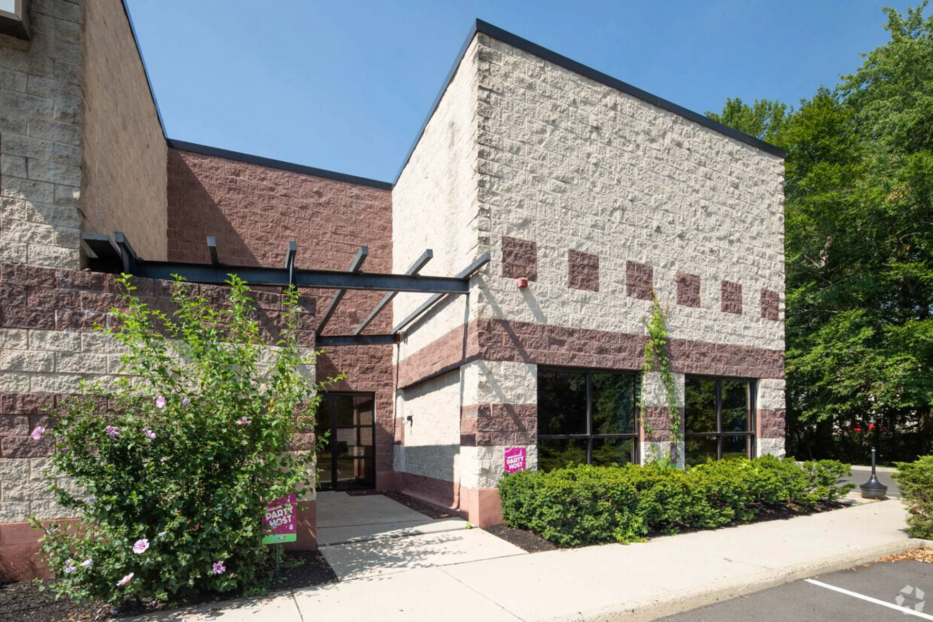 Gateway Business Center — Lease in Hamilton Township, NJ, photo 2 of 6